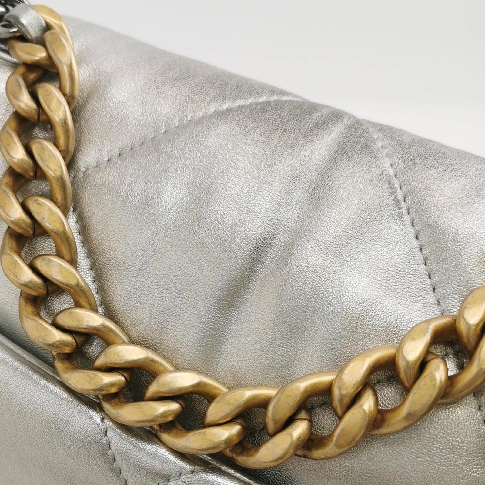 Chanel 19 Bolso Crossbody Pequeño Plateado en venta 3
