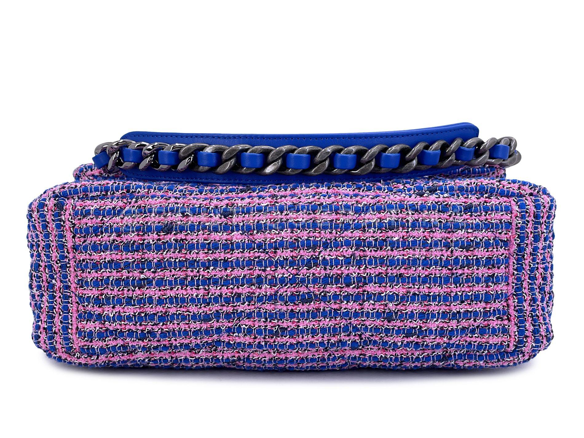 Chanel 19 - Sac à rabat en tweed violet/bleu/rose avec petit médium 67994 en vente 2
