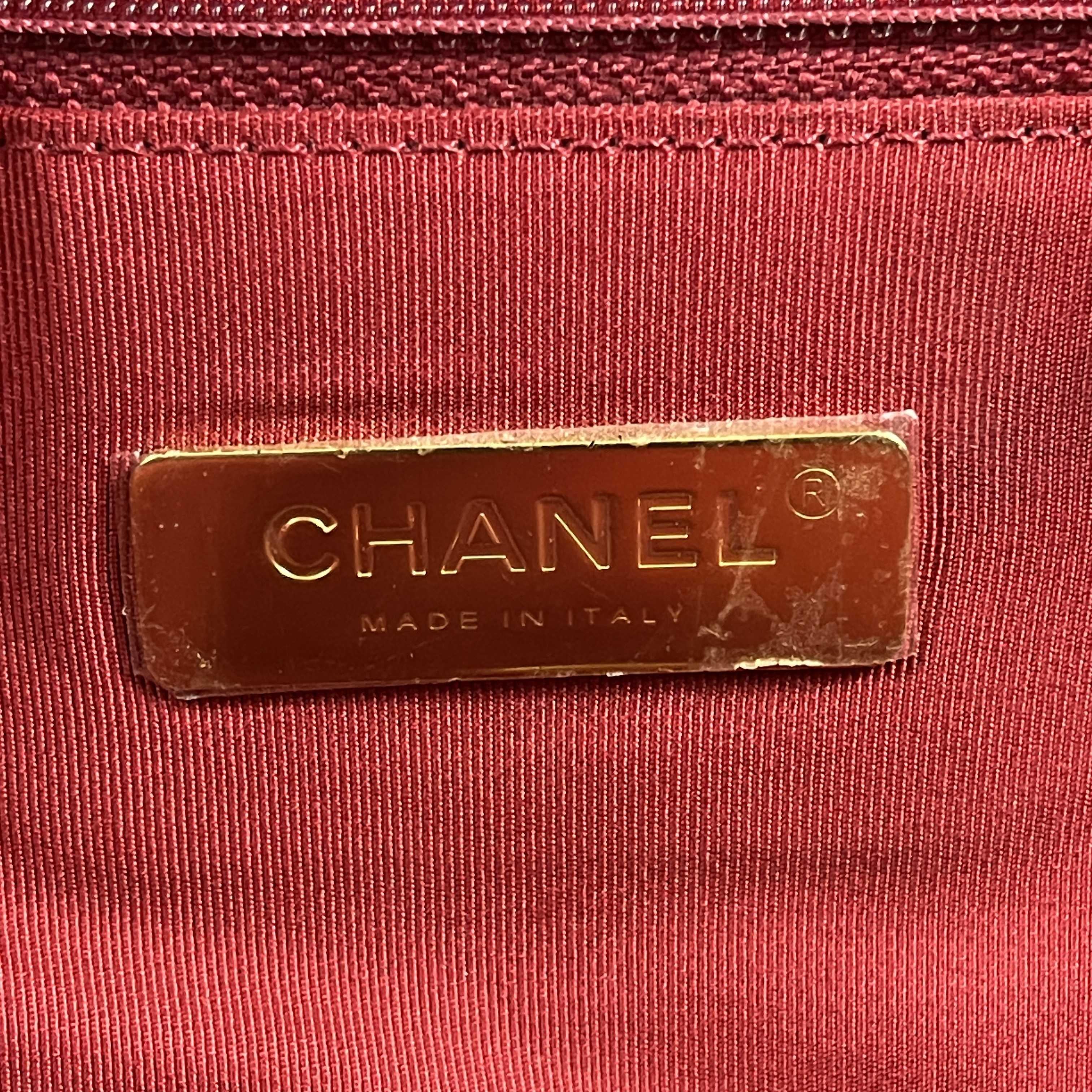CHANEL 19 - CC Chain Maxi Black / Multi Metal Quilted Lambskin Flap Shoulder Bag 4