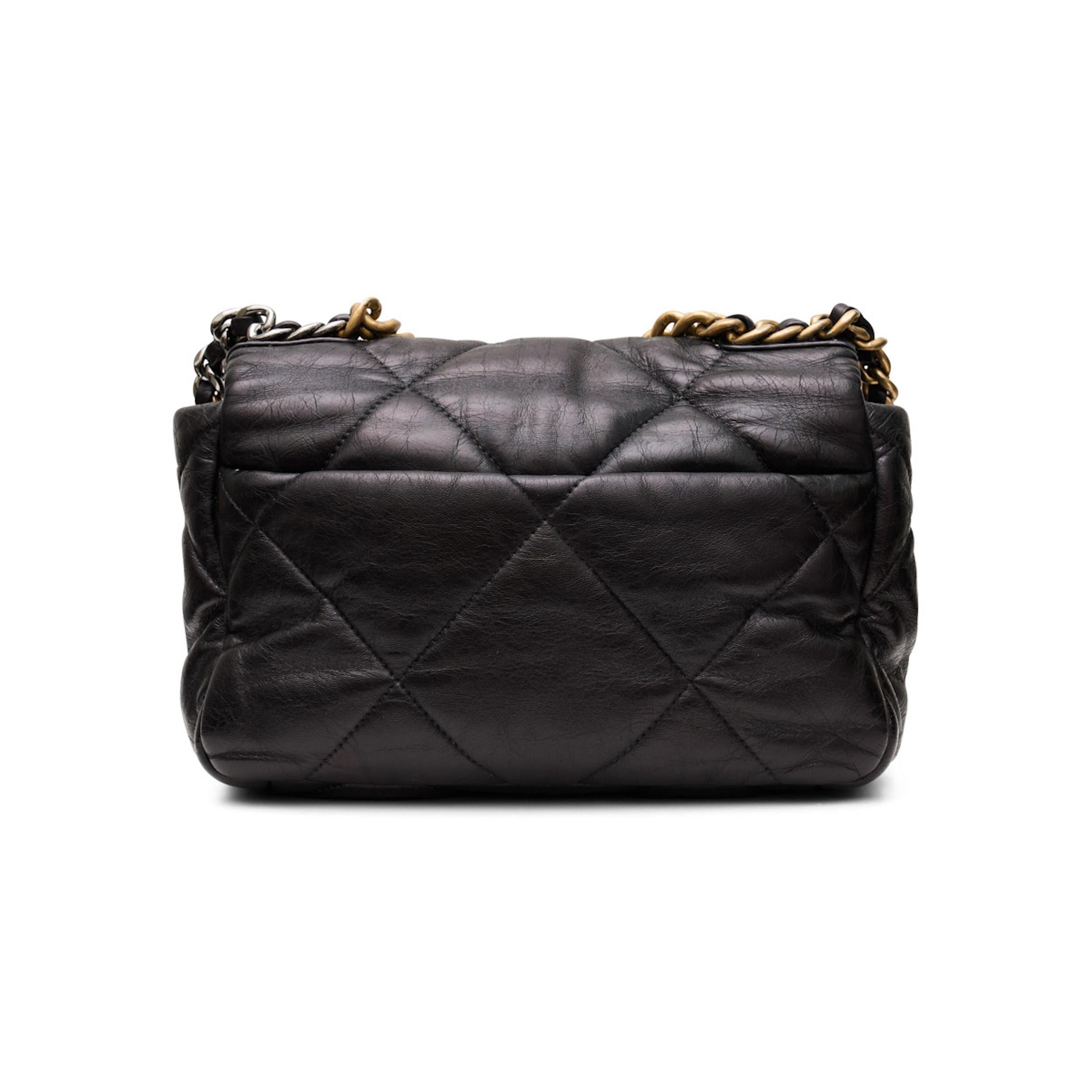 Chanel 19 Flap Bag Black In Good Condition In London, GB
