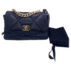 CHANEL 19 Flap Bag Schwarzes Ziegenleder Mixed Hardware Umhängetasche Large Chip