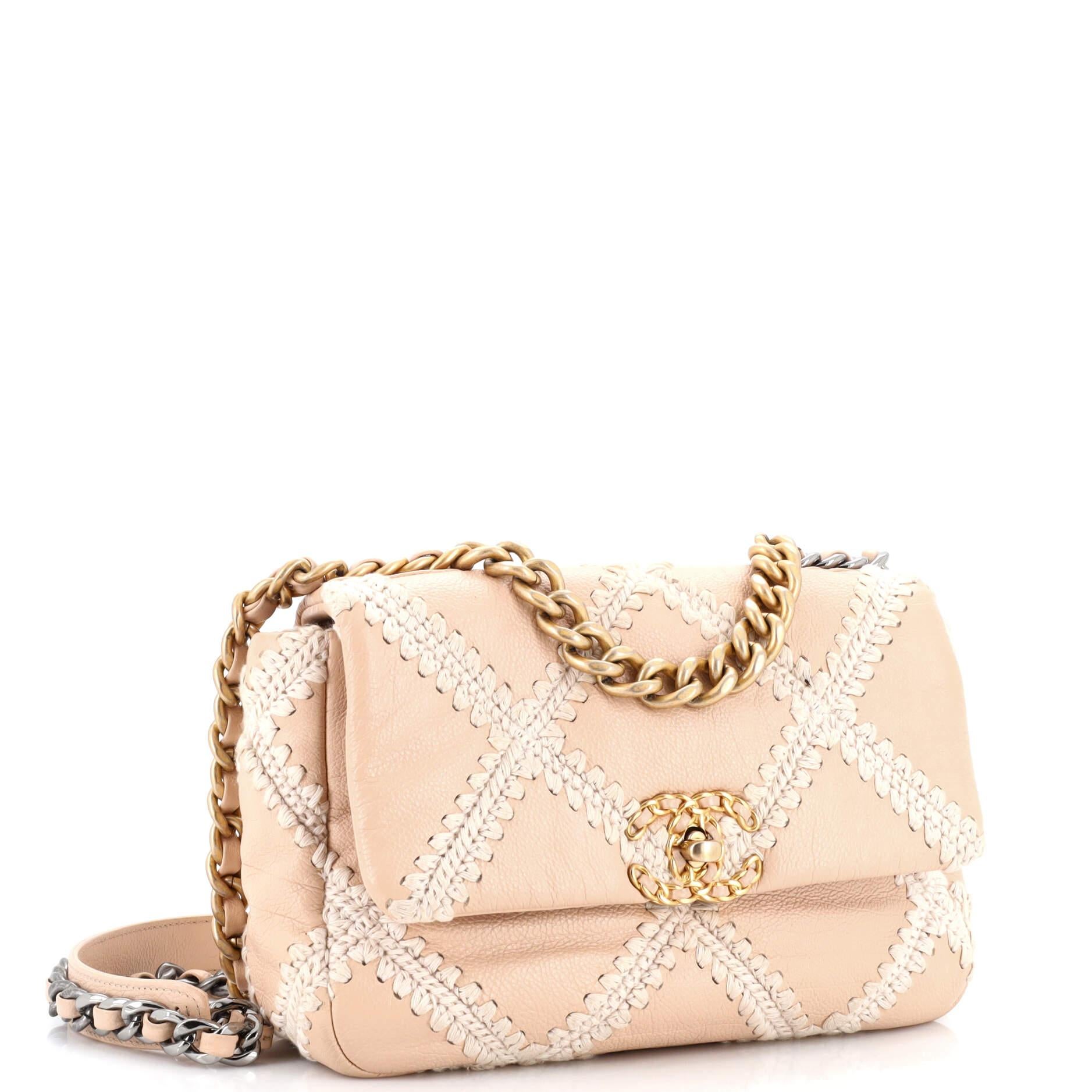 Chanel 19 Flap Bag Crochet Quilted Calfskin Medium In Good Condition For Sale In NY, NY