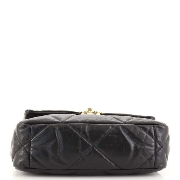 19 FLAP BAG 30 WHITE GOATSKIN