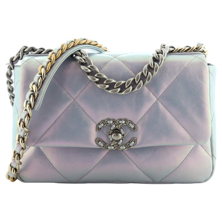 Handbag Review: Medium Chanel 19