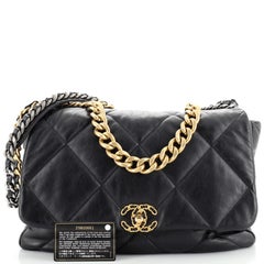 Sac à rabat en cuir matelassé Maxi Chanel 19