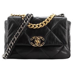 Sac à rabat Chanel 19 en cuir matelassé de taille moyenne