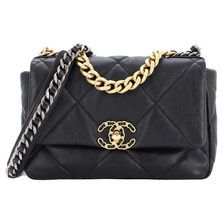 Chanel - Authenticated Chanel 19 Handbag - Python Black for Women, Good Condition