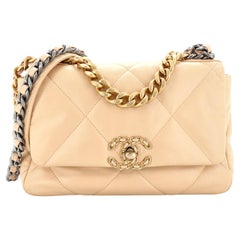 Chanel 19 Klappentasche aus gestepptem Leder Medium