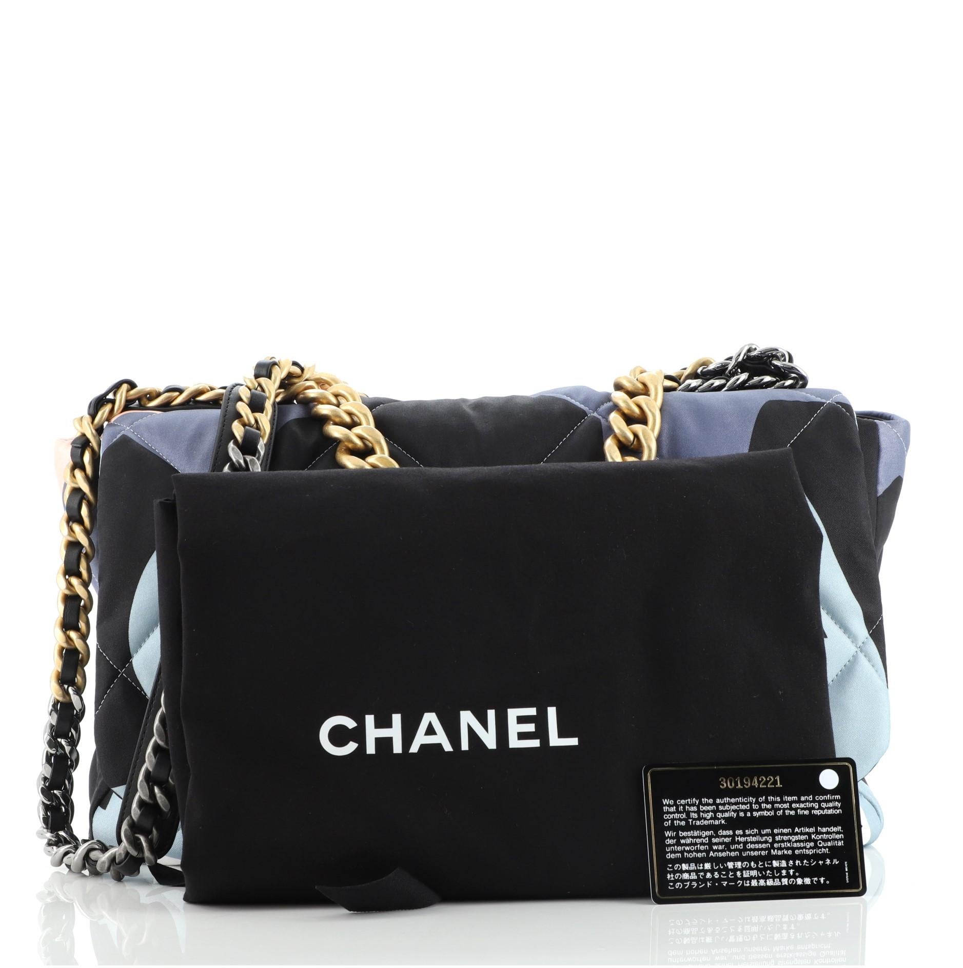 Chanel 19 Klappe Tasche gesteppt gedruckt Seide Maxi (Grau)