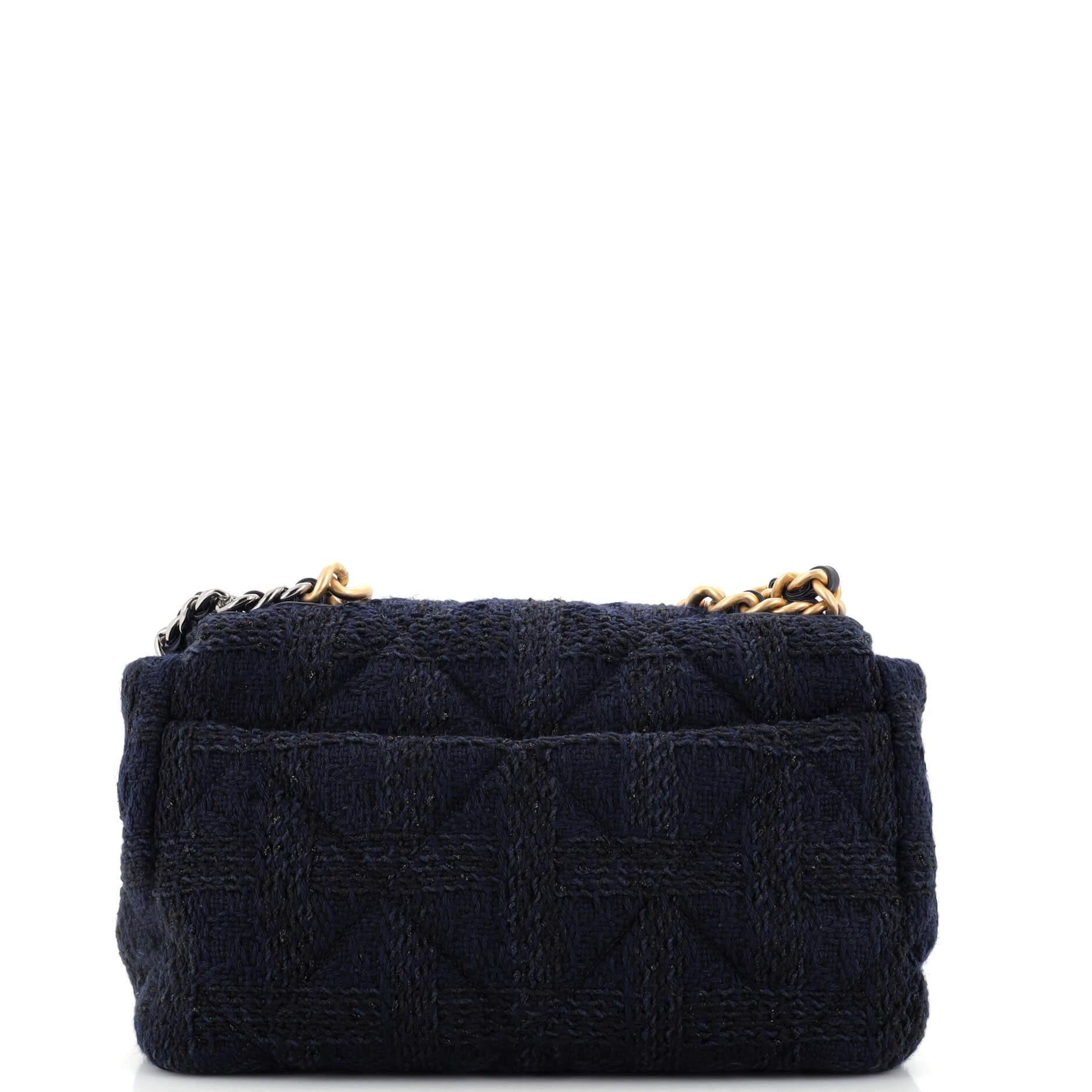 Chanel 19 Flap Bag Quilted Tweed Large In Good Condition For Sale In NY, NY