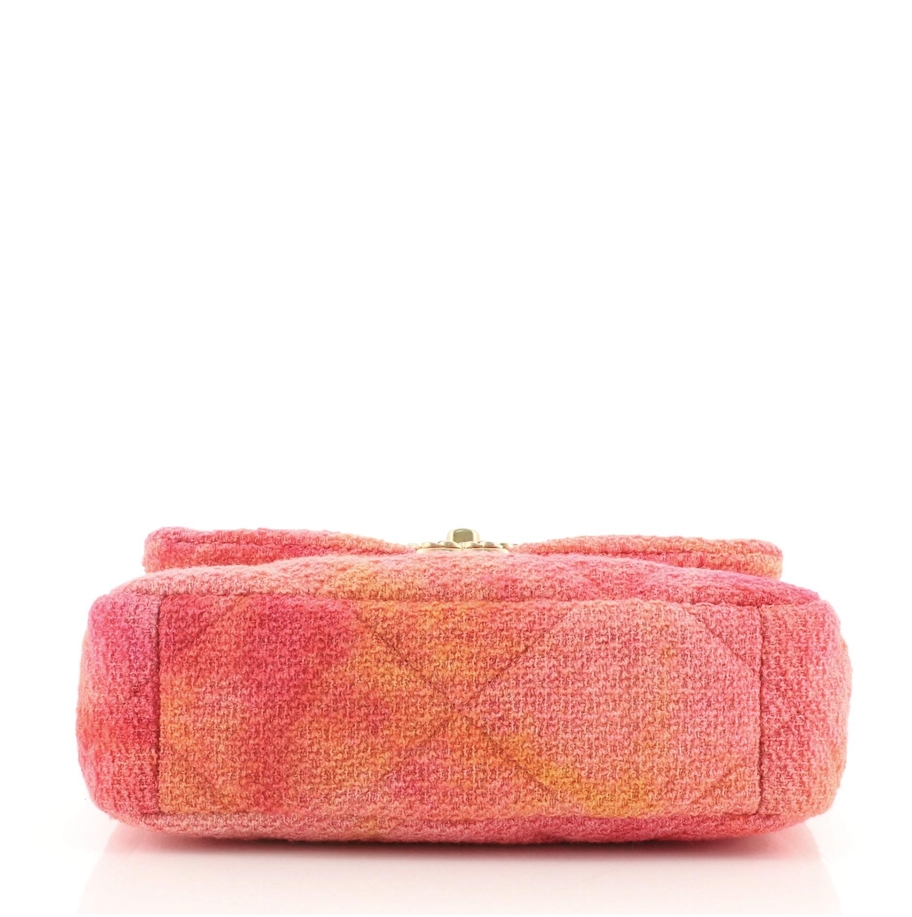 Chanel 19 Flap Bag Quilted Tweed Medium im Zustand „Gut“ in NY, NY