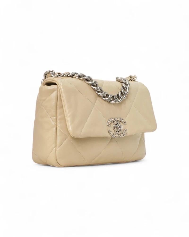 Chanel 19 Flap Small Borsa a Tracolla Trapuntata Pelle Beige In Excellent Condition For Sale In Torre Del Greco, IT