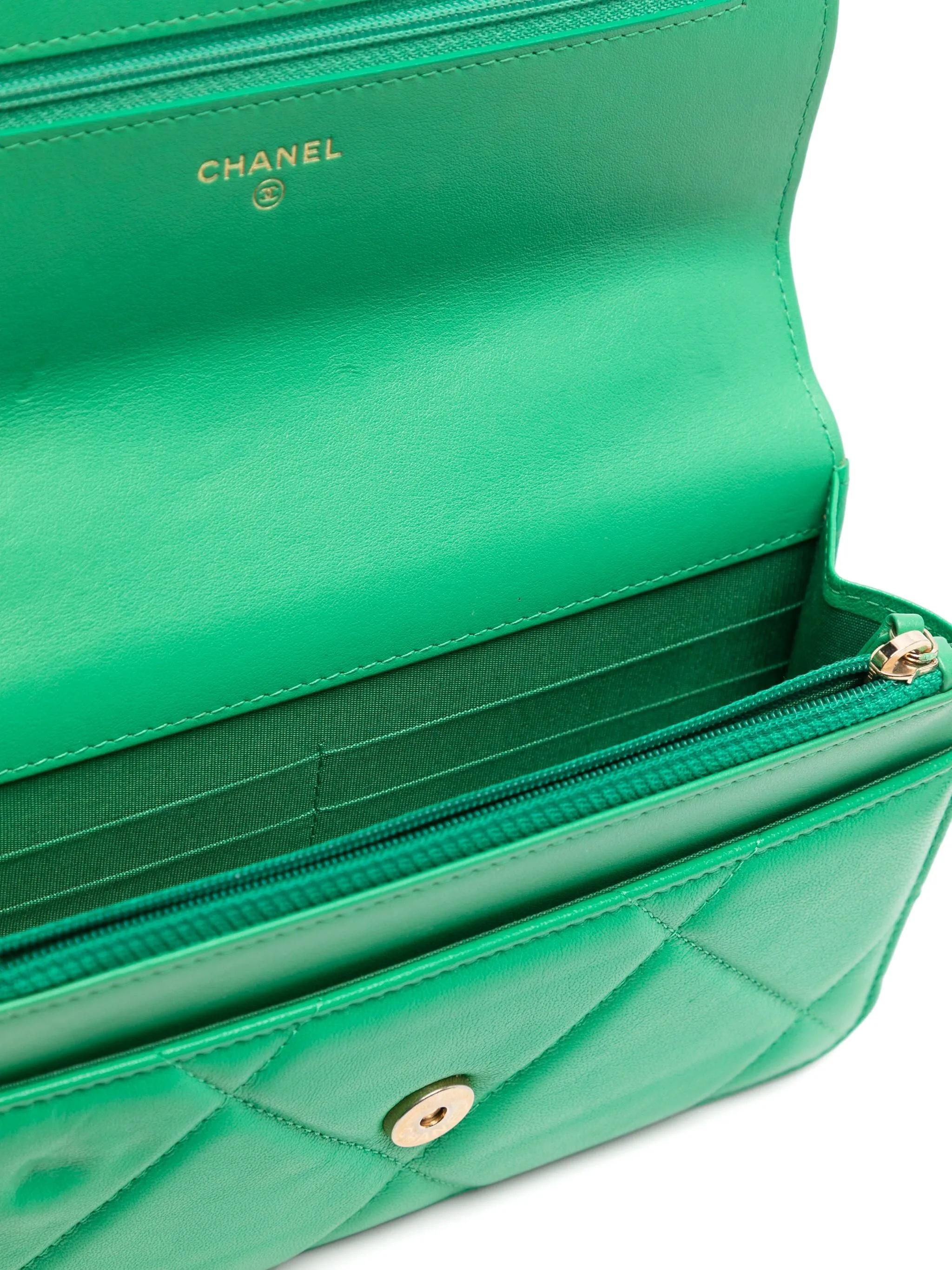 Chanel 19 Green Wallet On Chain 2