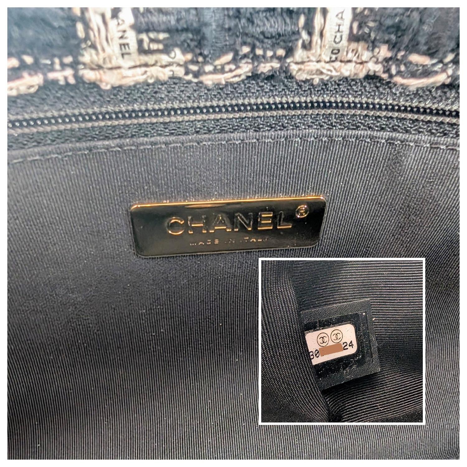 Chanel 19 Houndstooth Ribbon Quilted Tweed Large Flap Bag For Sale 5