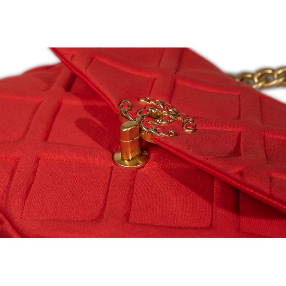 CHANEL, 19 in red canvas 5