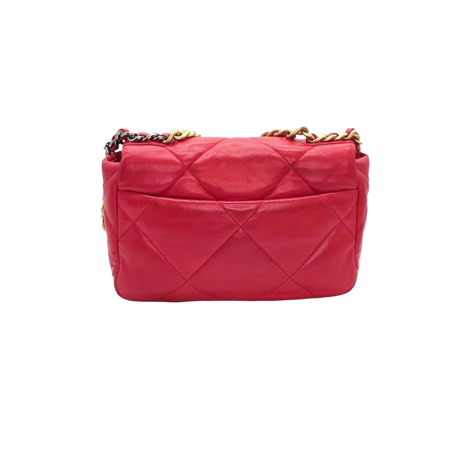 Chanel 19 Lambskin Quilted Medium Flap Bag Red In Good Condition For Sale In Scottsdale, AZ