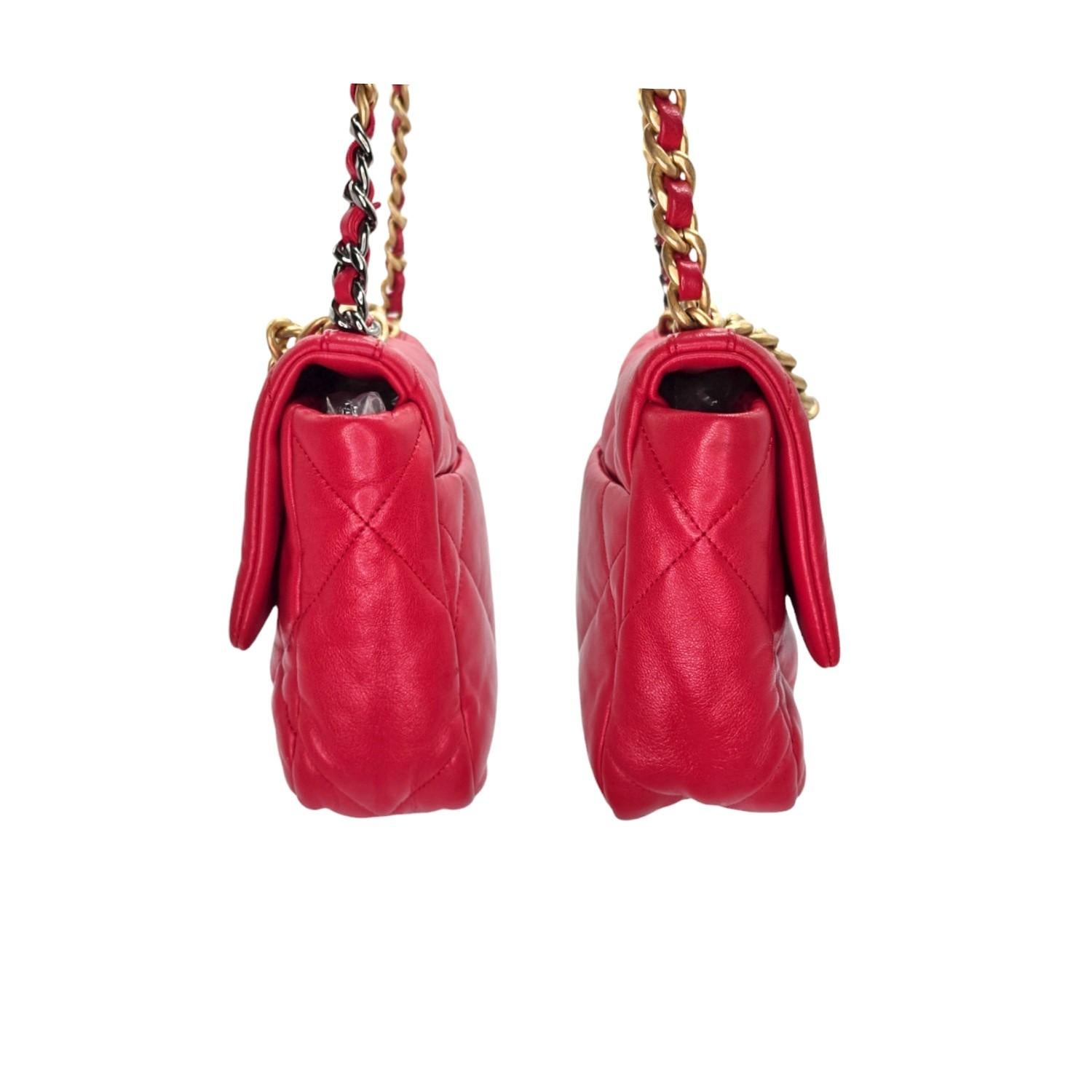 Women's or Men's Chanel 19 Lambskin Quilted Medium Flap Bag Red For Sale