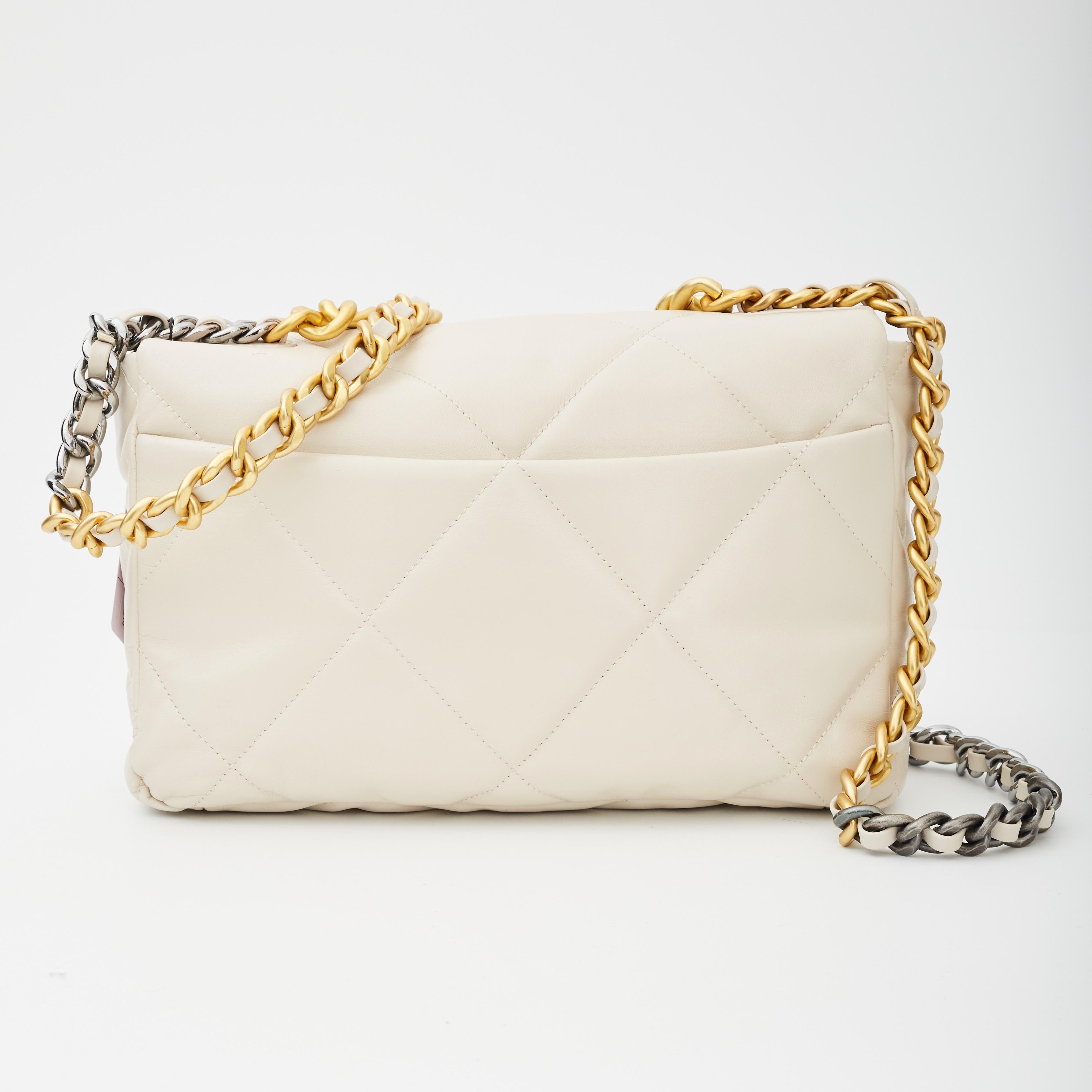 Chanel Shoulder Bag. Neutrals Leather. Multitonal Hardware. Chain-Link Handle & Chain-Link Shoulder Strap. Single Exterior Pocket. Nylon Lining & Single Interior Pocket. Turn-Lock Closure at Front.

COLOR: White
MATERIAL: Leather
ITEM