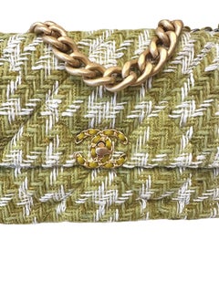 Chanel 19 - Grand sac à rabat simple en tweed vert et blanc