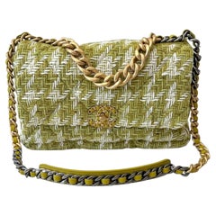 Chanel 19 - Grand sac à rabat simple en tweed vert et blanc