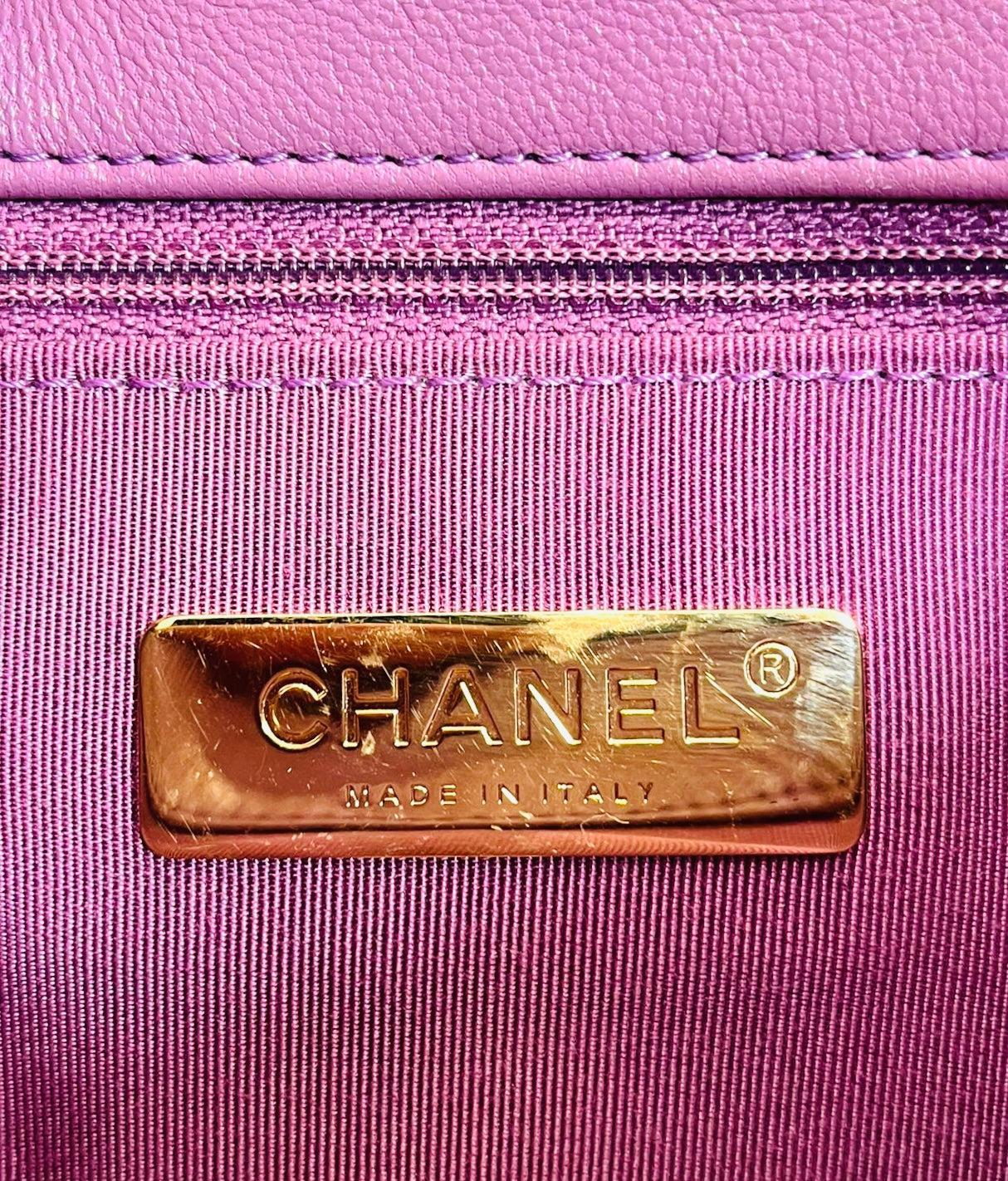 Chanel 19 Leder-Klappentasche im Angebot 5