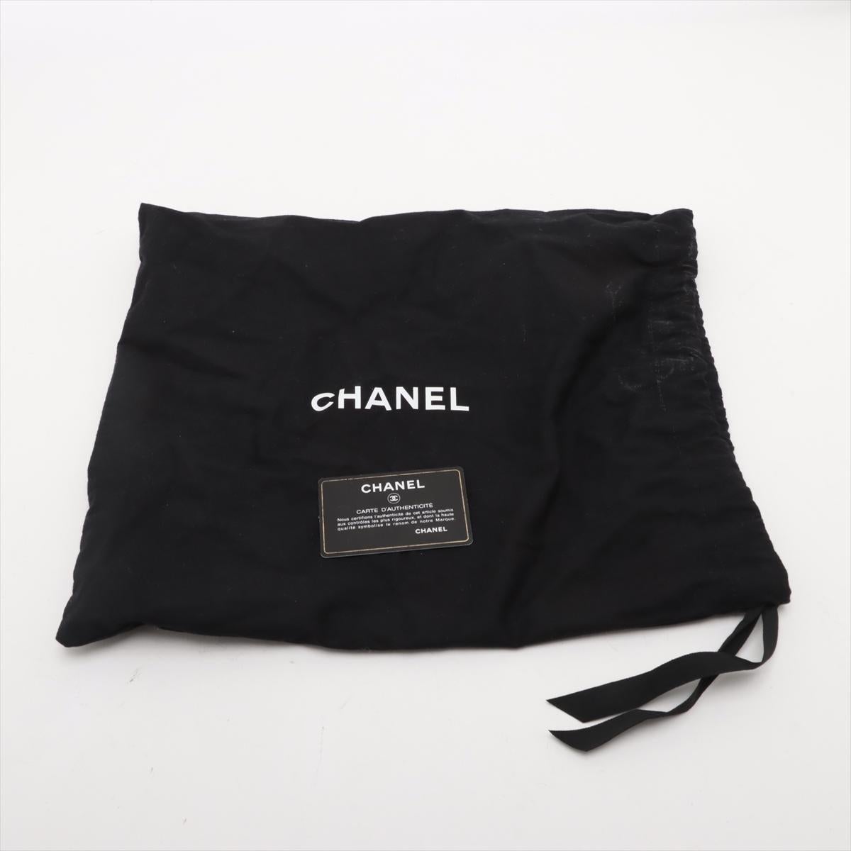 Chanel 19 Matelasse Lambskin Chain Shoulder Bag Navy Blue For Sale 9