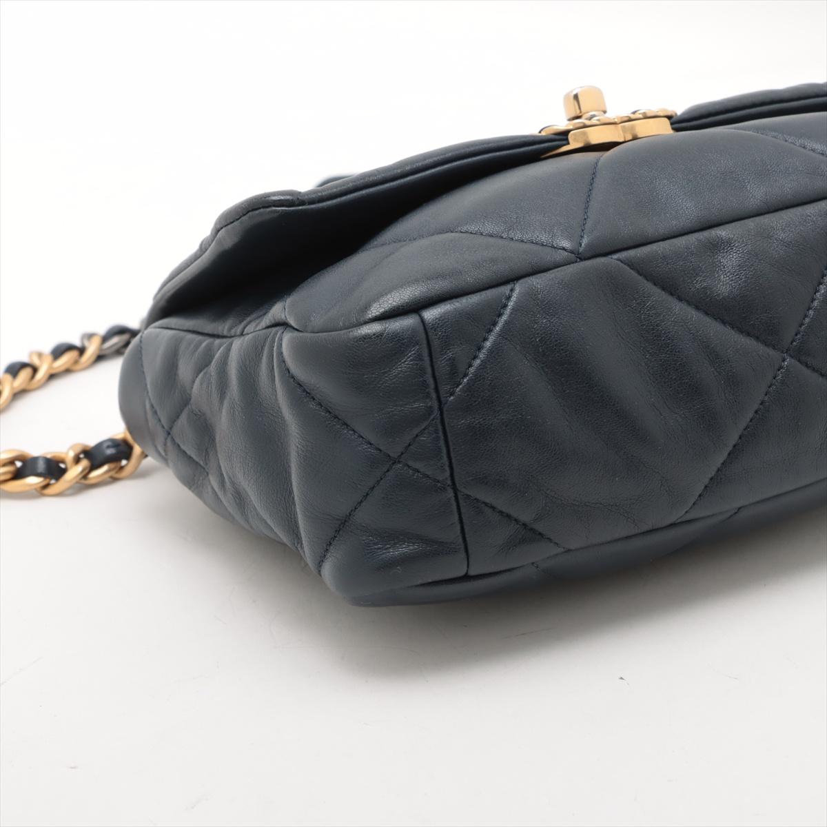 Women's Chanel 19 Matelasse Lambskin Chain Shoulder Bag Navy Blue For Sale