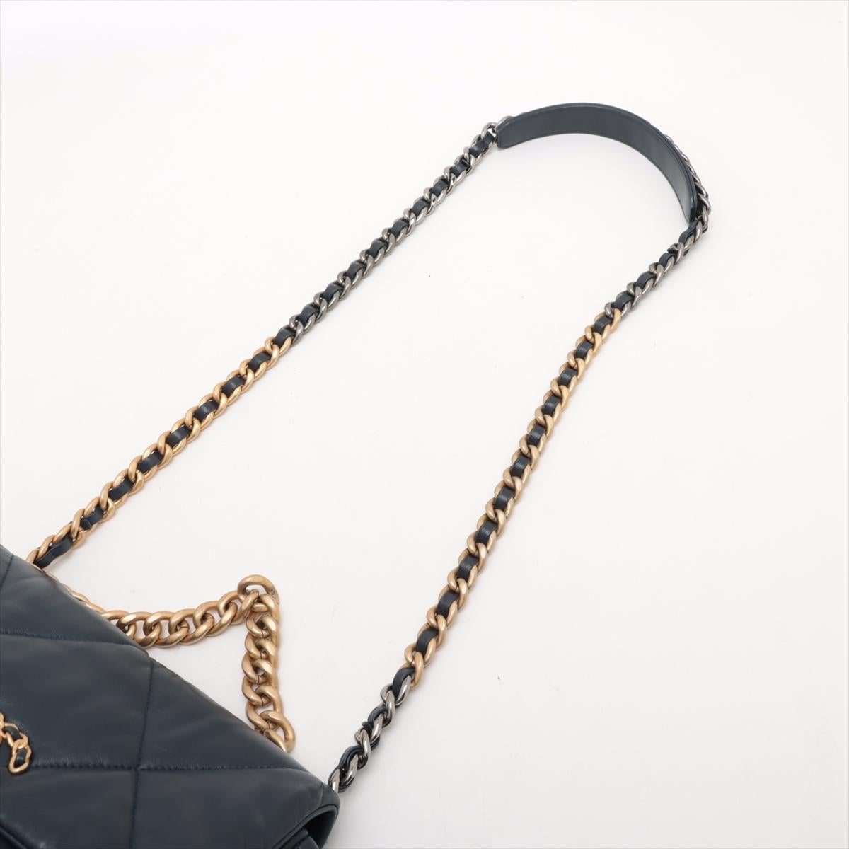 Chanel 19 Matelasse Lambskin Chain Shoulder Bag Navy Blue For Sale 3