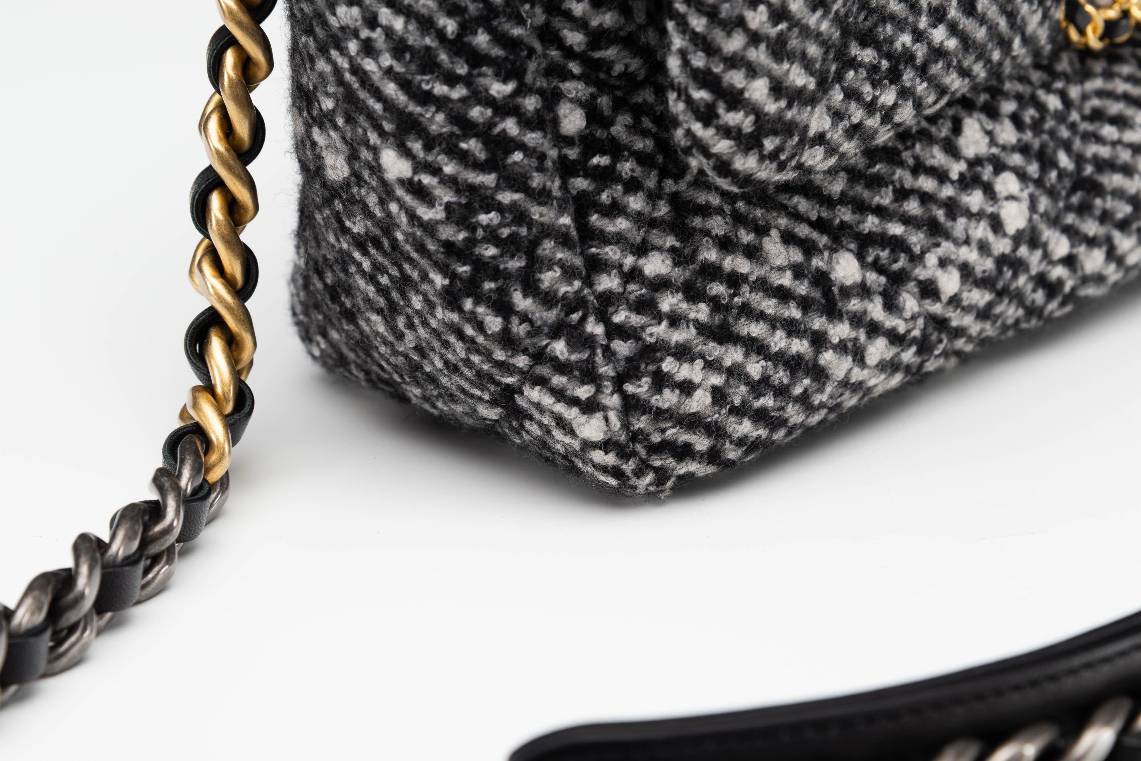 Chanel 19 Sac à rabat en tweed matelassé Small/Regular Gold Hardware en vente 6