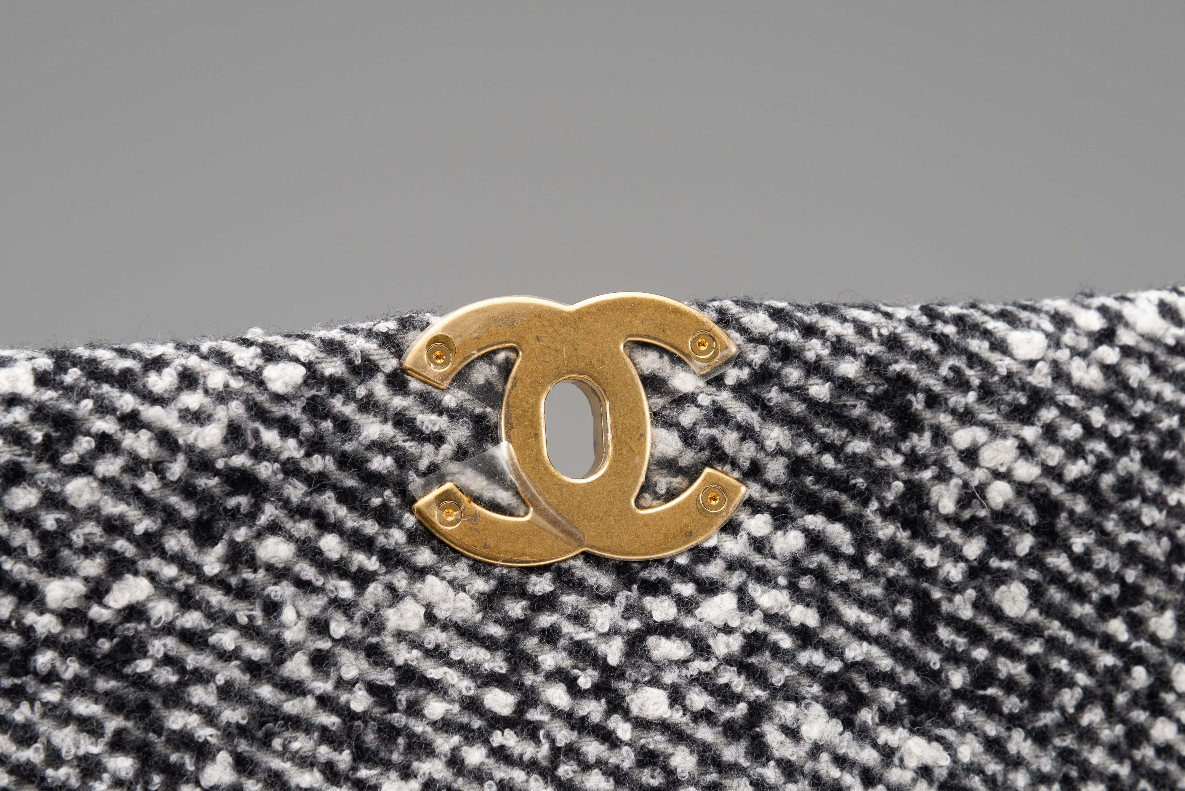 Chanel 19 Quilted Tweed Flap Bag Small/Regular Gold Hardware For Sale 8