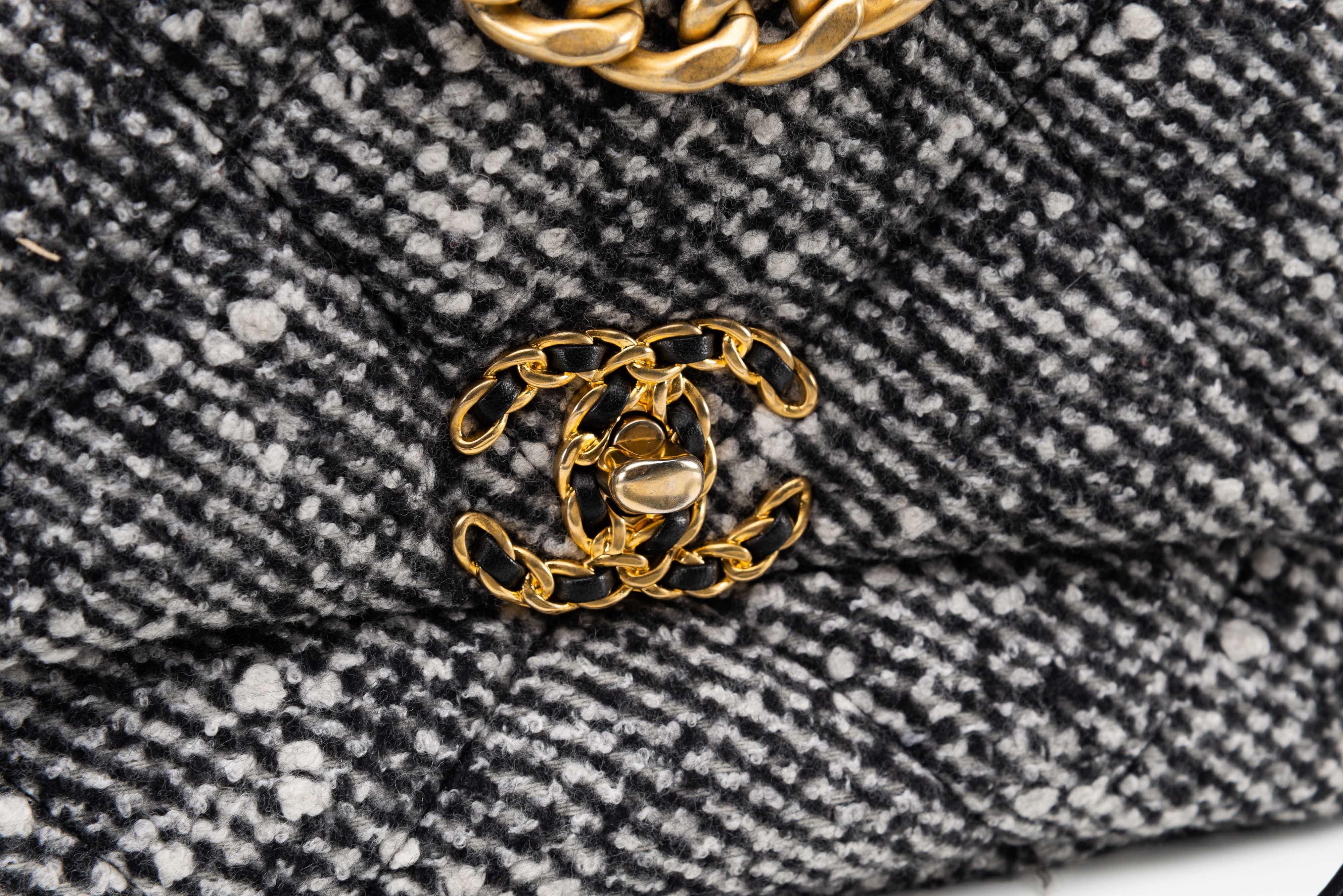 Chanel 19 Sac à rabat en tweed matelassé Small/Regular Gold Hardware en vente 3