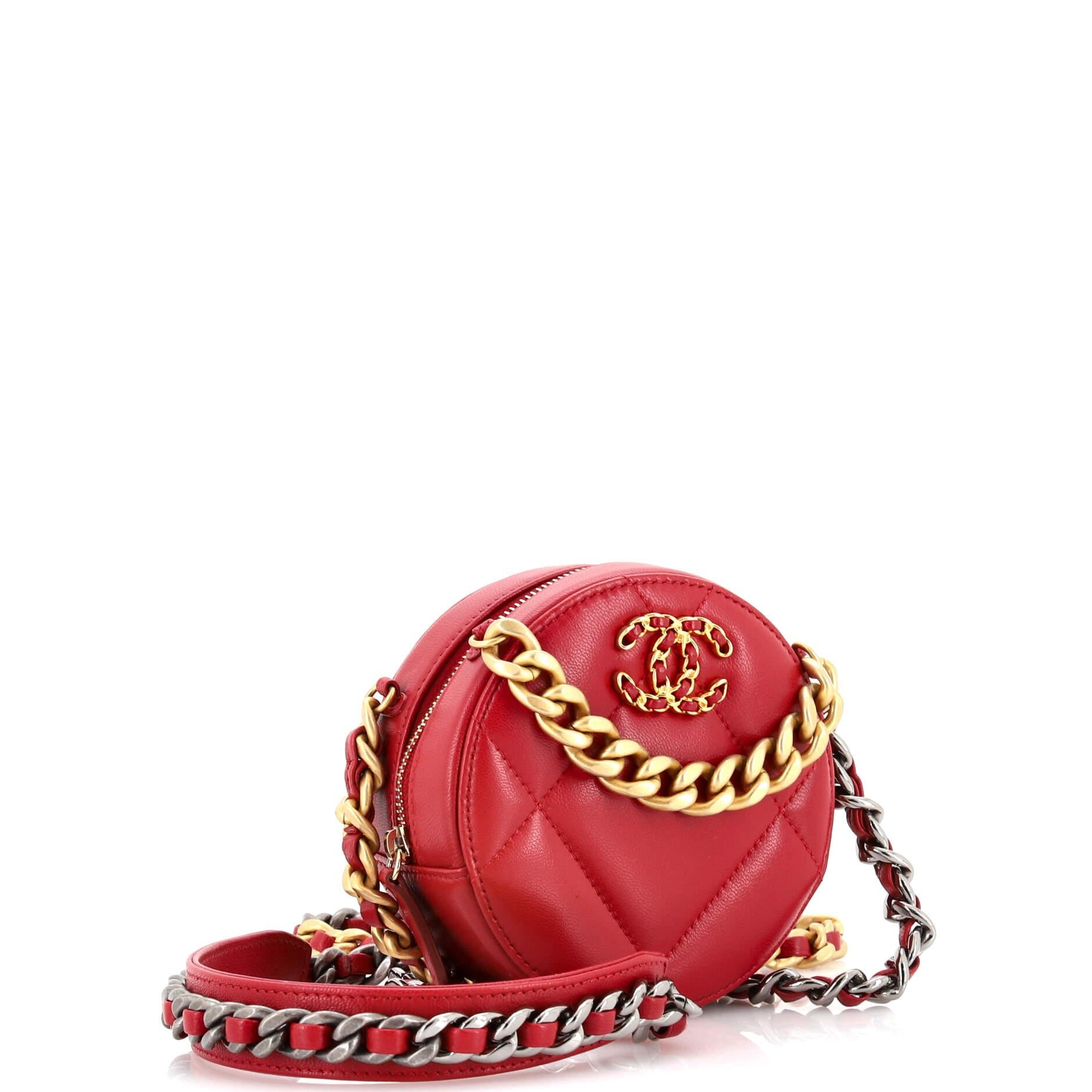 Chanel 19 Round Clutch with Chain Quilted Leather In Good Condition In NY, NY
