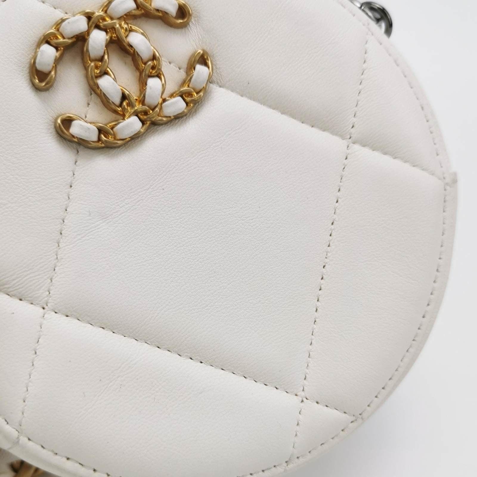 Chanel 19 Round White Cannage Leather bag For Sale 11