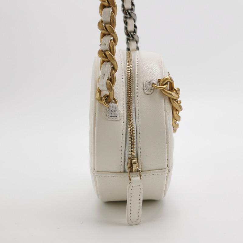 Brown Chanel 19 Round White Cannage Leather bag For Sale