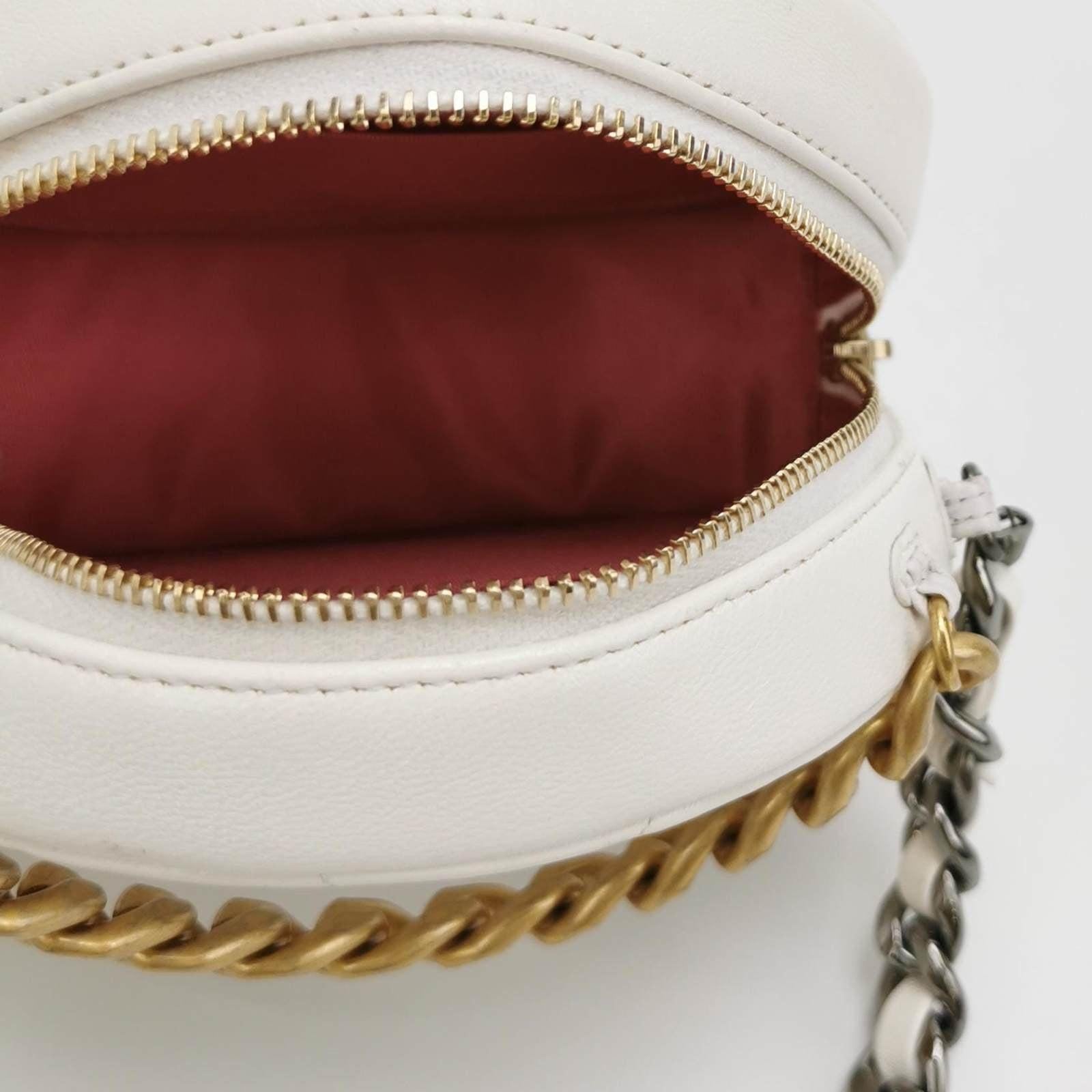 Women's Chanel 19 Round White Cannage Leather bag For Sale