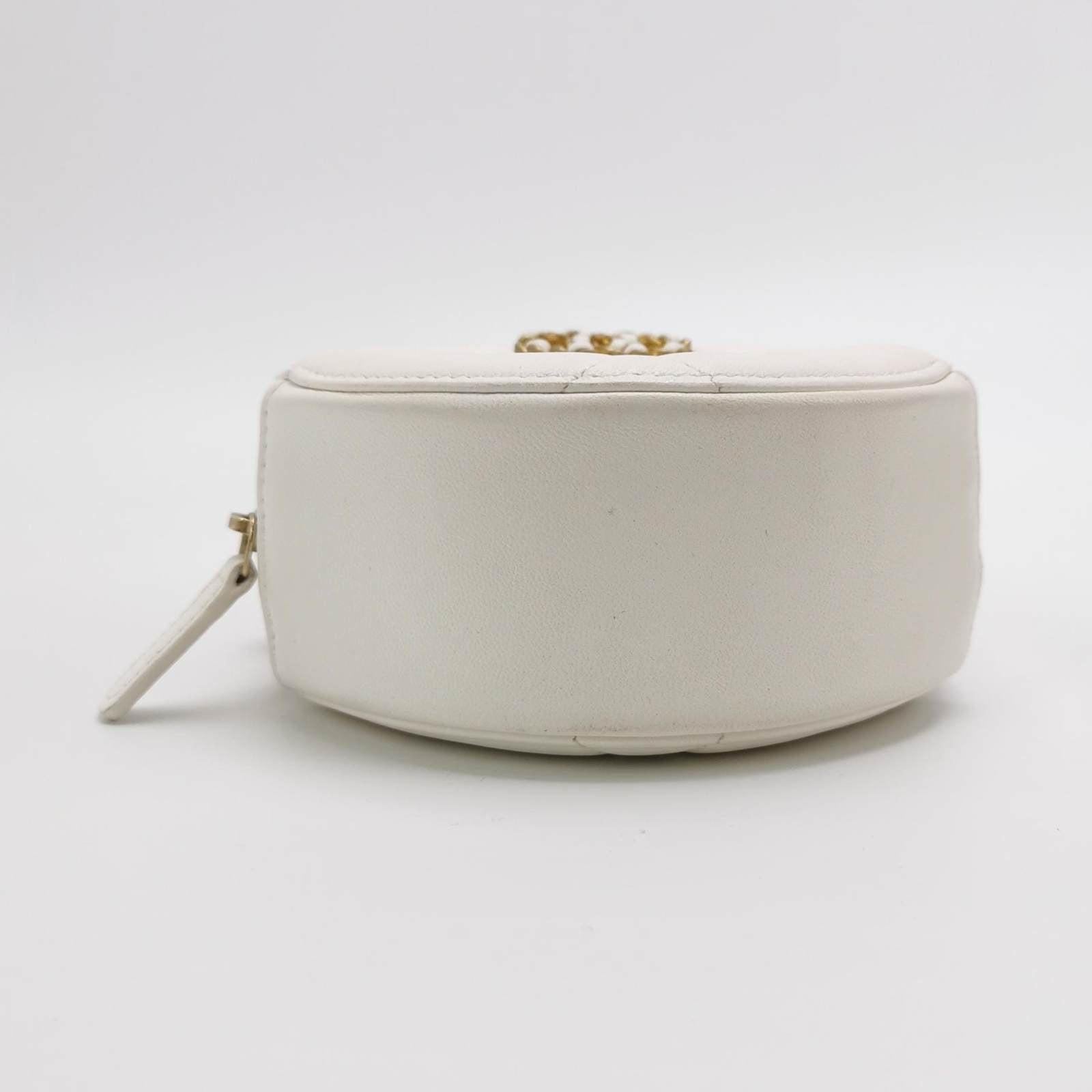 Chanel 19 Round White Cannage Leather bag For Sale 1