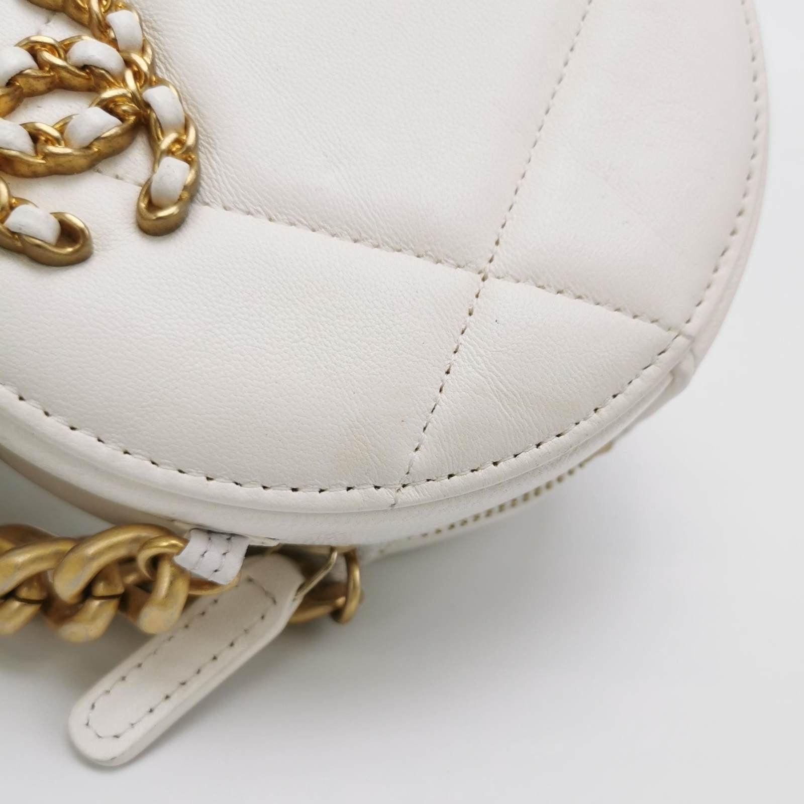Chanel 19 Round White Cannage Leather bag For Sale 3