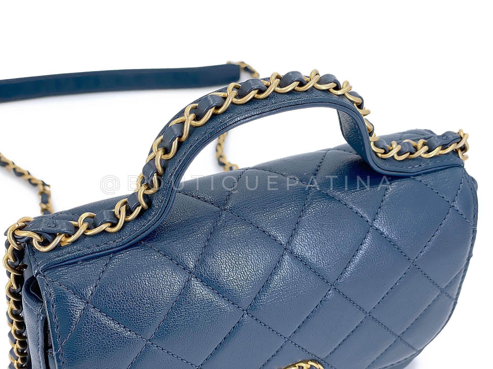 Chanel 19 Infinity sac à rabat à poignée supérieure bleu ardoise 68173 Excellent état - En vente à Costa Mesa, CA