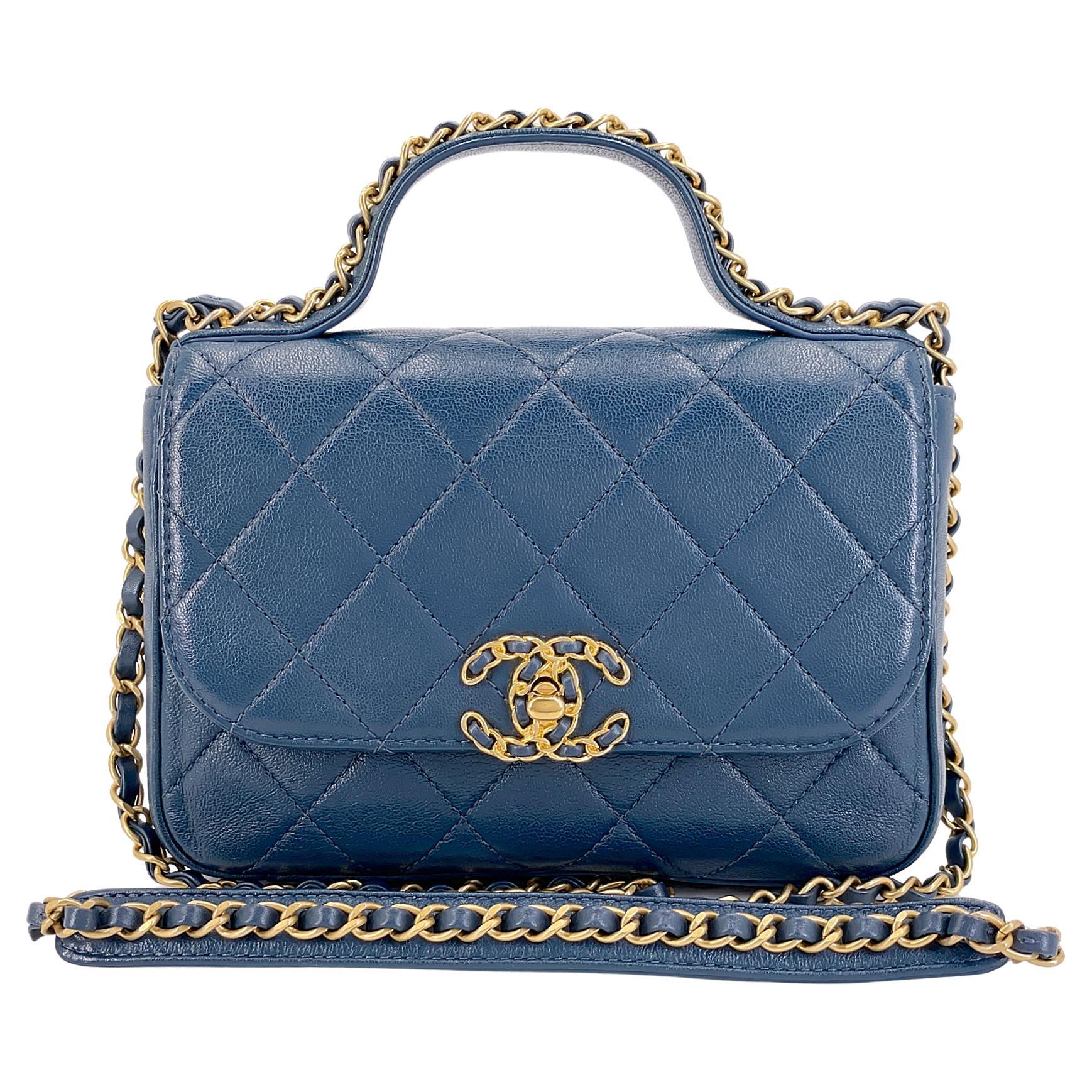 Chanel 19 Infinity sac à rabat à poignée supérieure bleu ardoise 68173 en vente