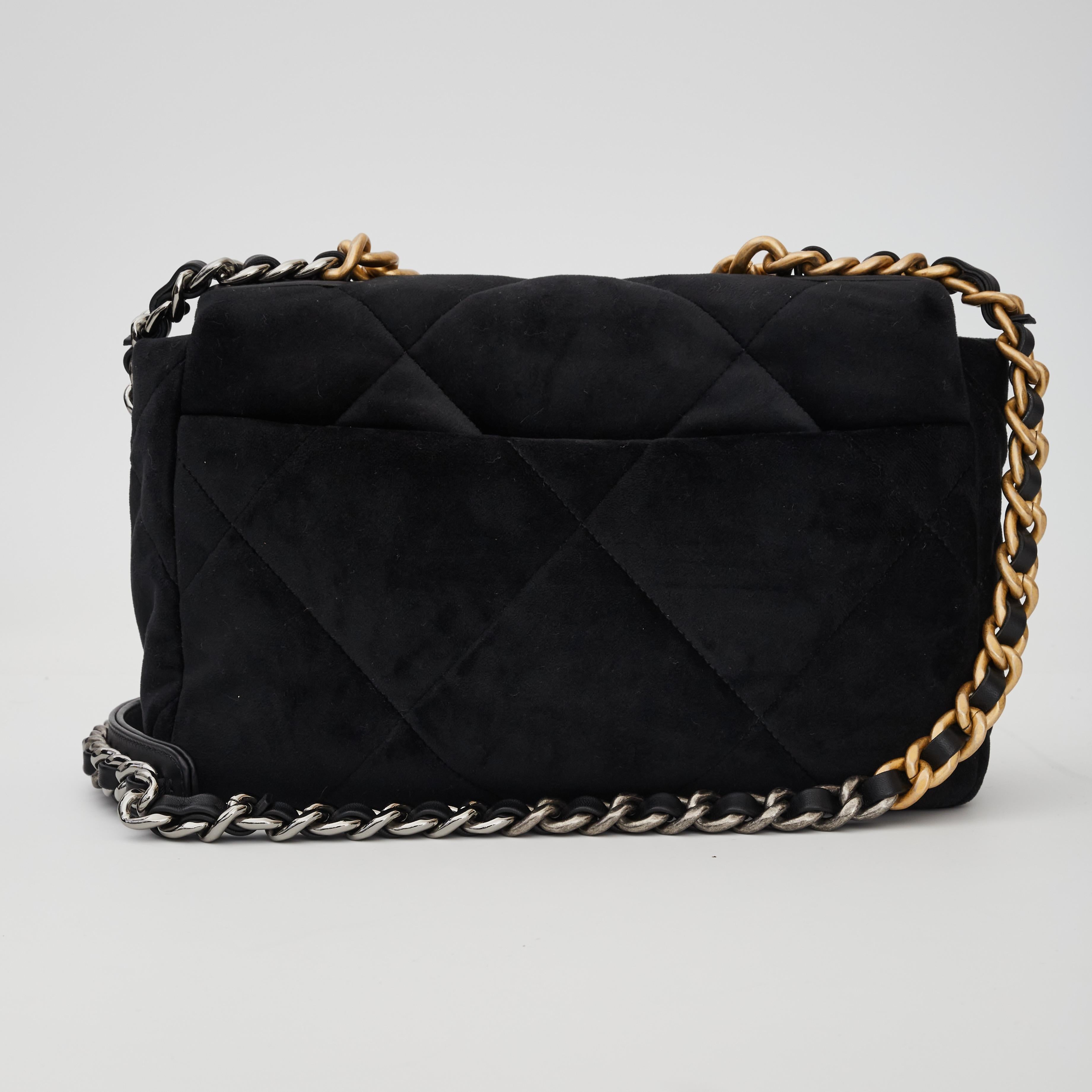 Nero Chanel 19 Borsa piccola in velluto nero con patta (2020)