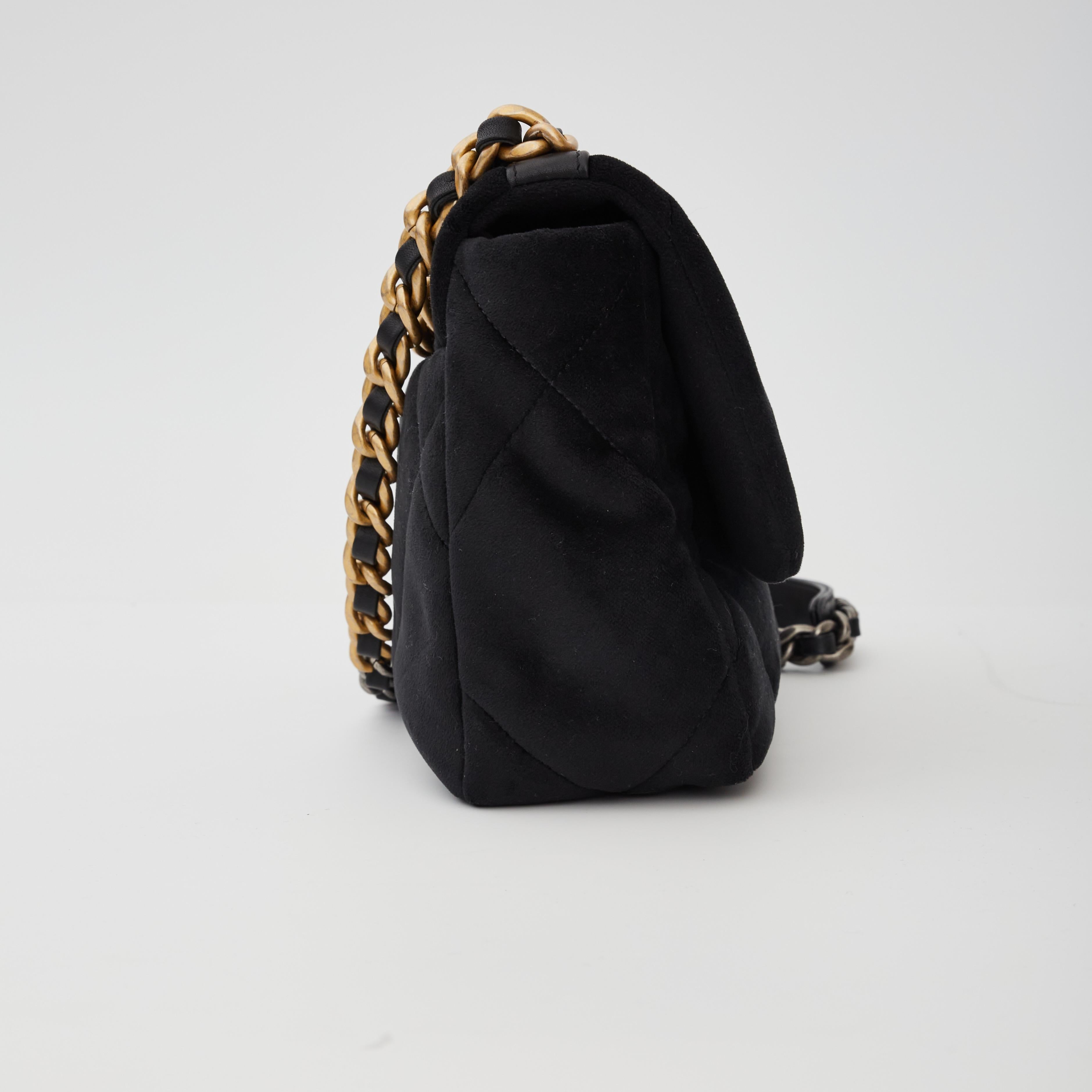 Chanel 19 Borsa piccola in velluto nero con patta (2020) In condizioni buone a Montreal, Quebec