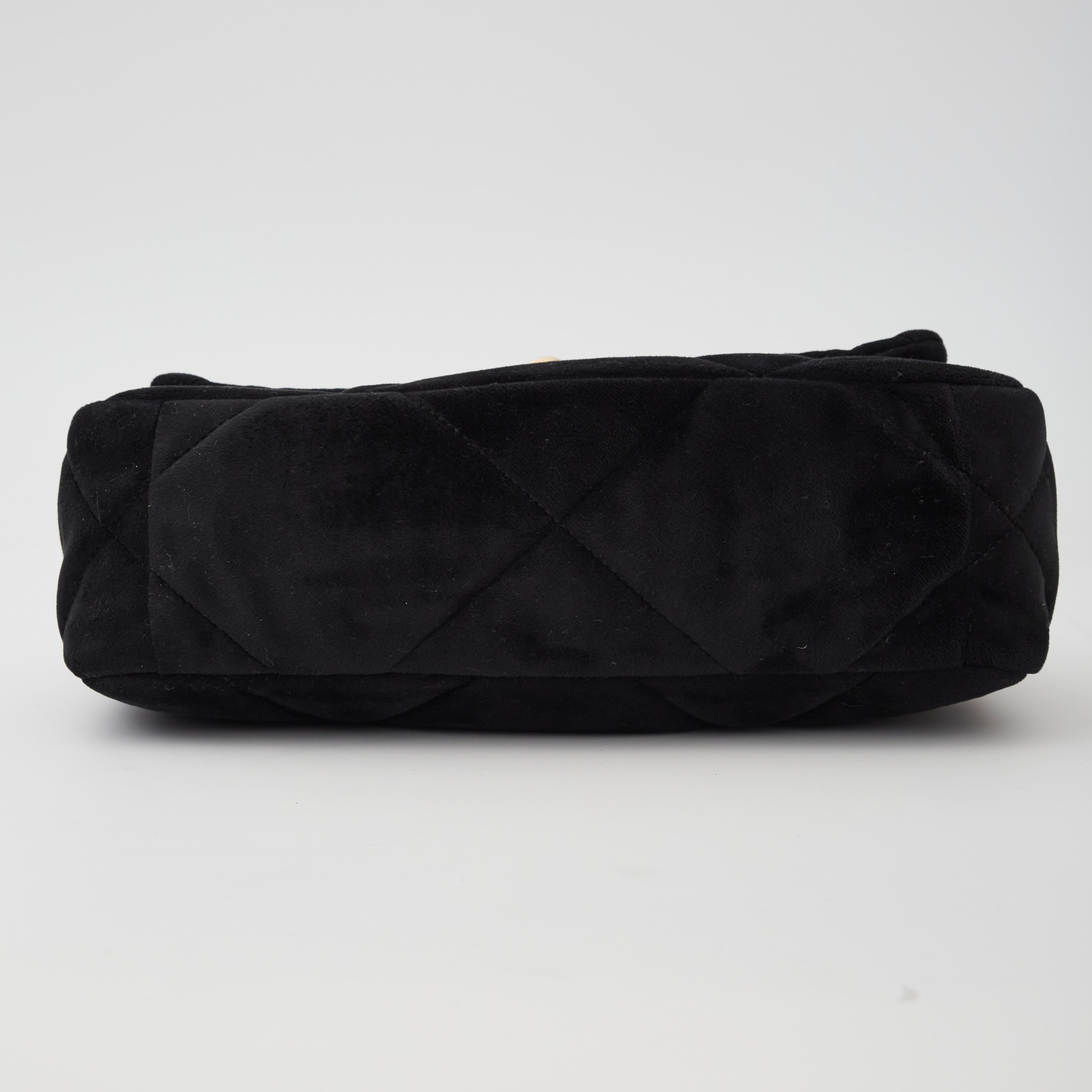 da uomo o donna Chanel 19 Borsa piccola in velluto nero con patta (2020)