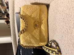 Sac à rabat jaune moyen Chanel 19 Tweed