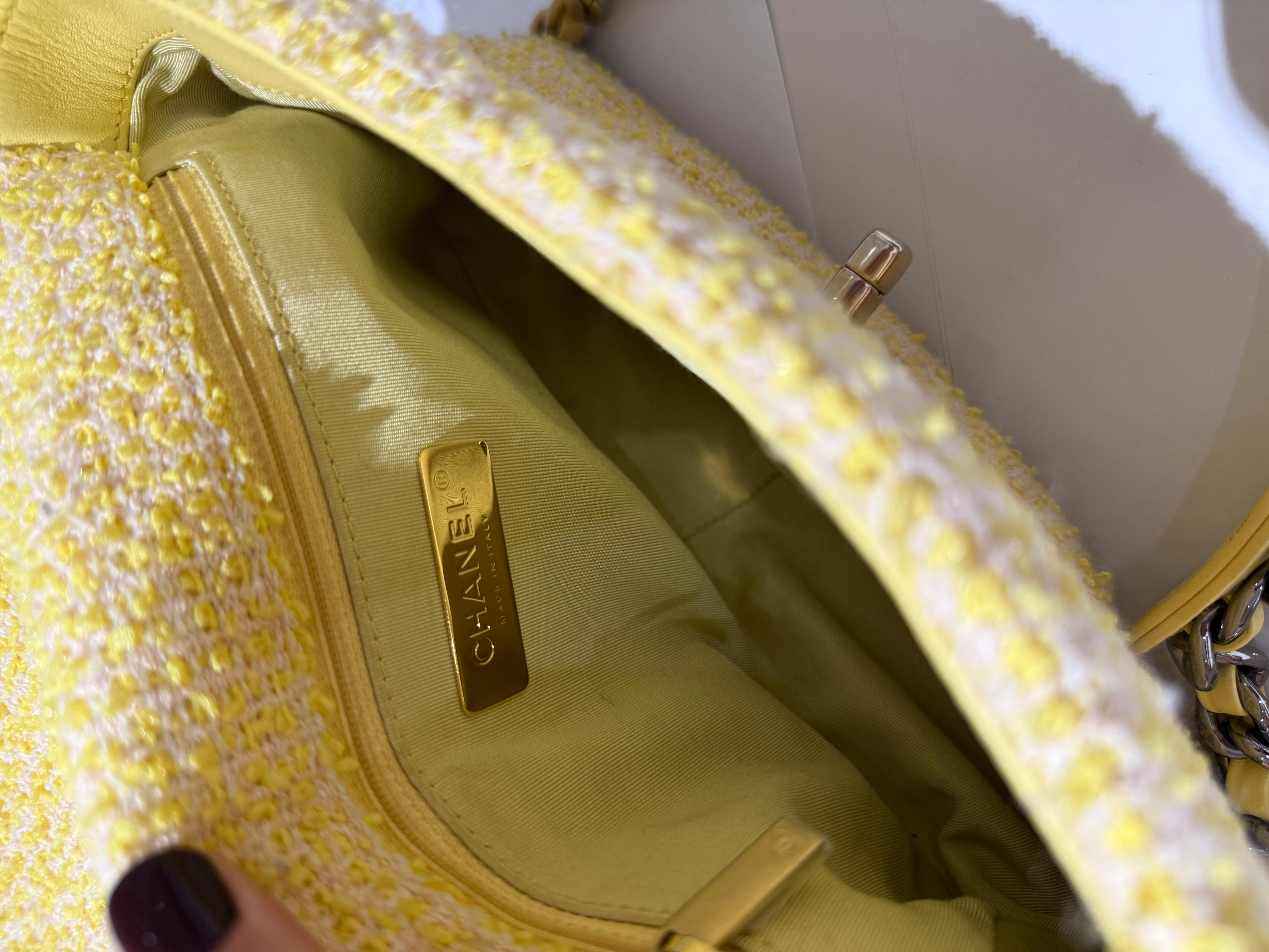 Femenino o masculino Bolso con solapa Chanel 19 Tweed Amarillo Medio en venta