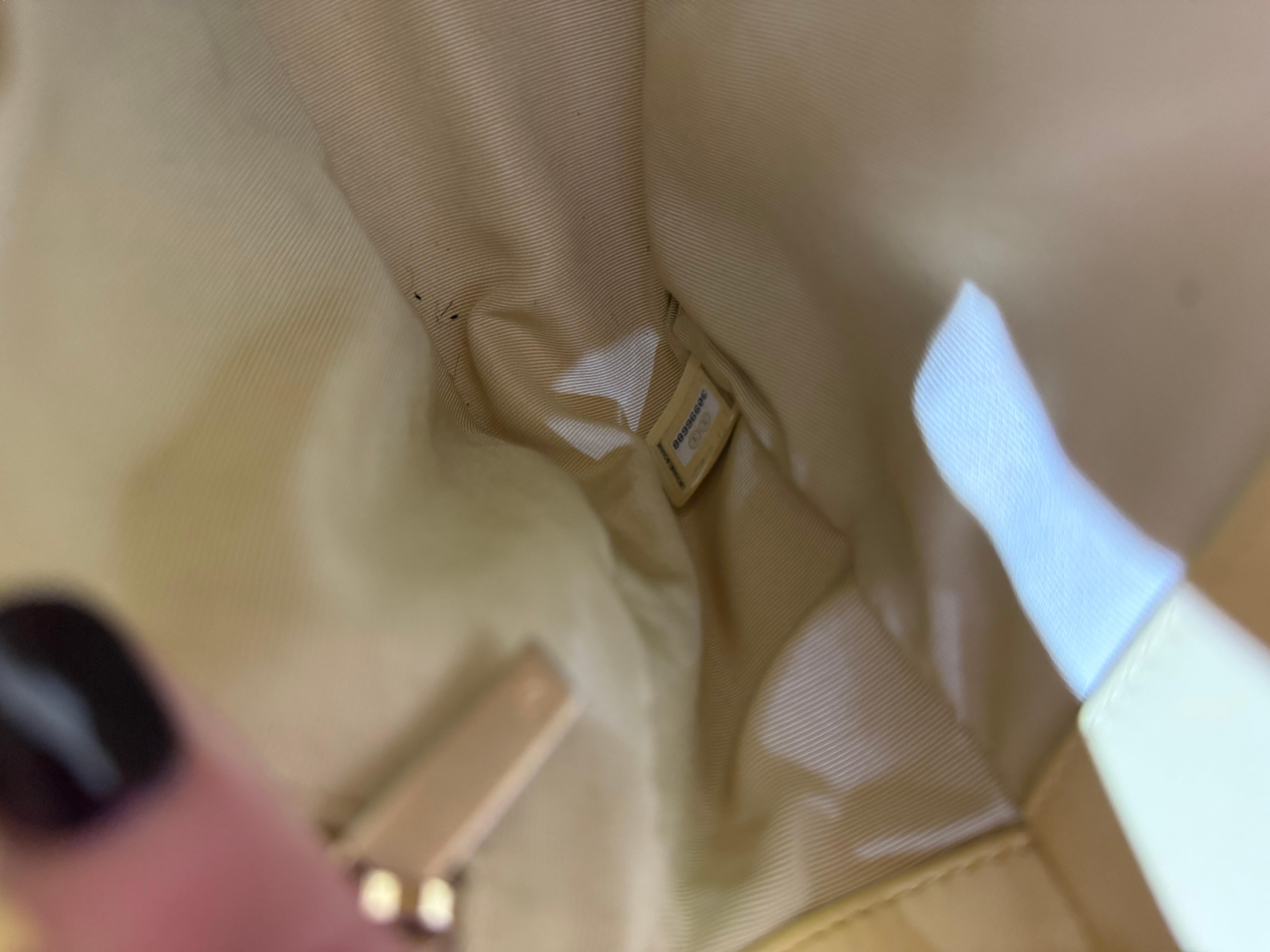 Bolso con solapa Chanel 19 Tweed Amarillo Medio en venta 1