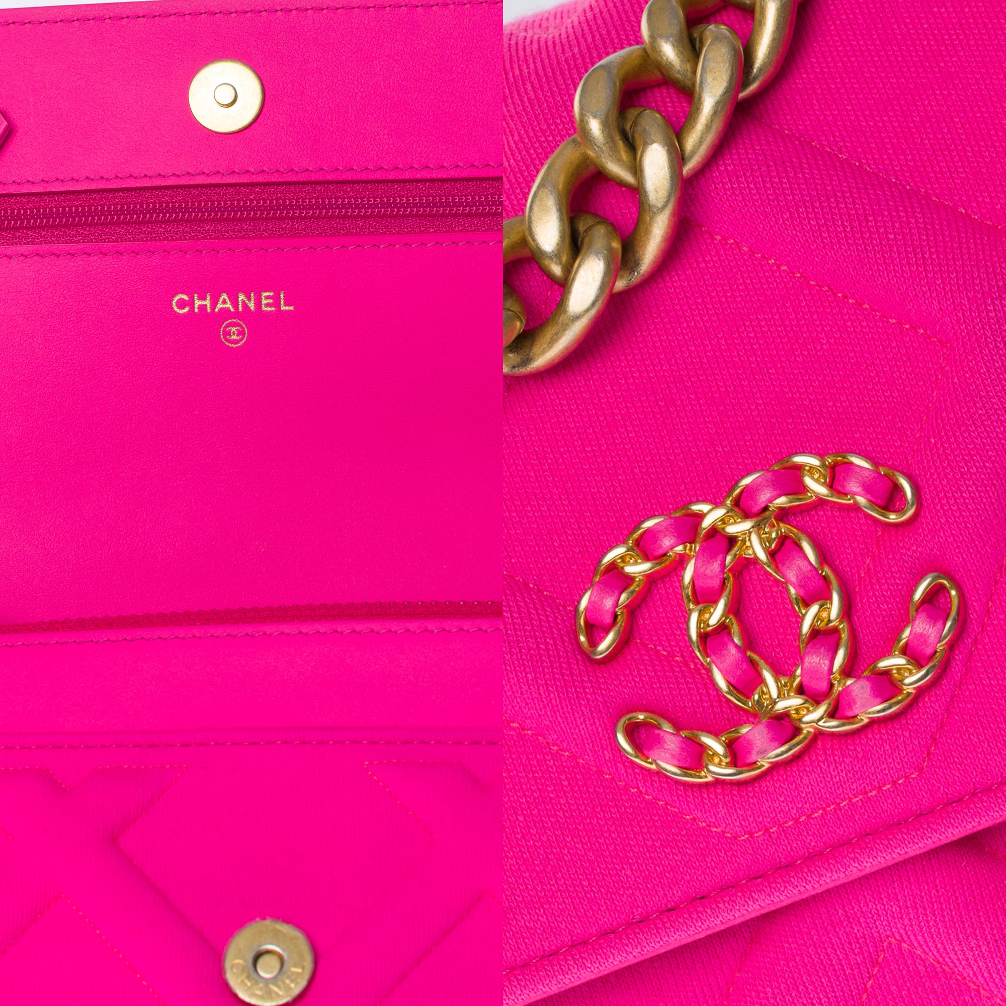 Women's Chanel 19 Wallet on Chain (WOC) shoulder bag in pink quilted cotton canvas , GHW