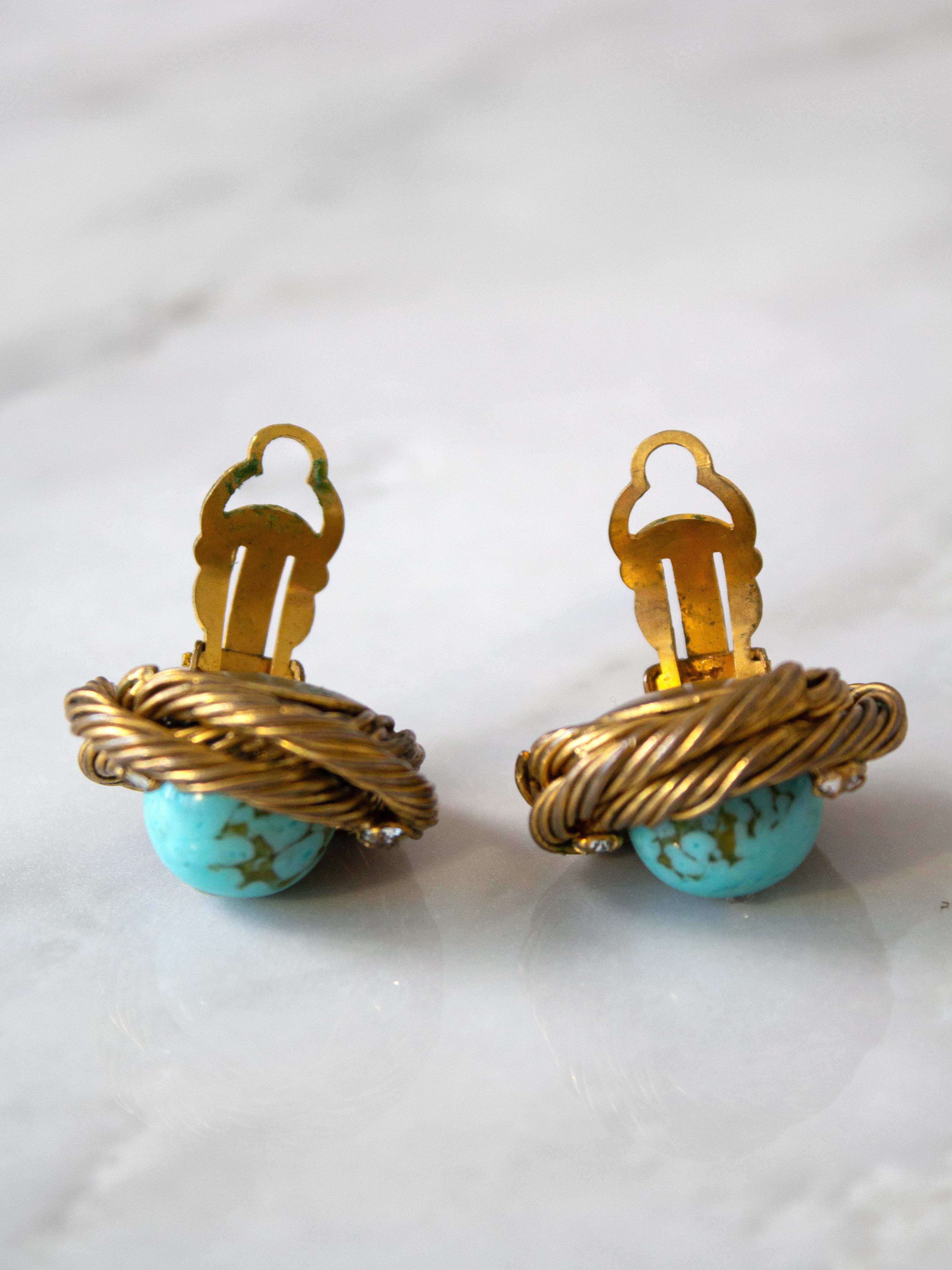 Chanel 1960s Gilded Turquoise Birds Nest Pate De Verre Goossens Clip-On Earrings For Sale 4
