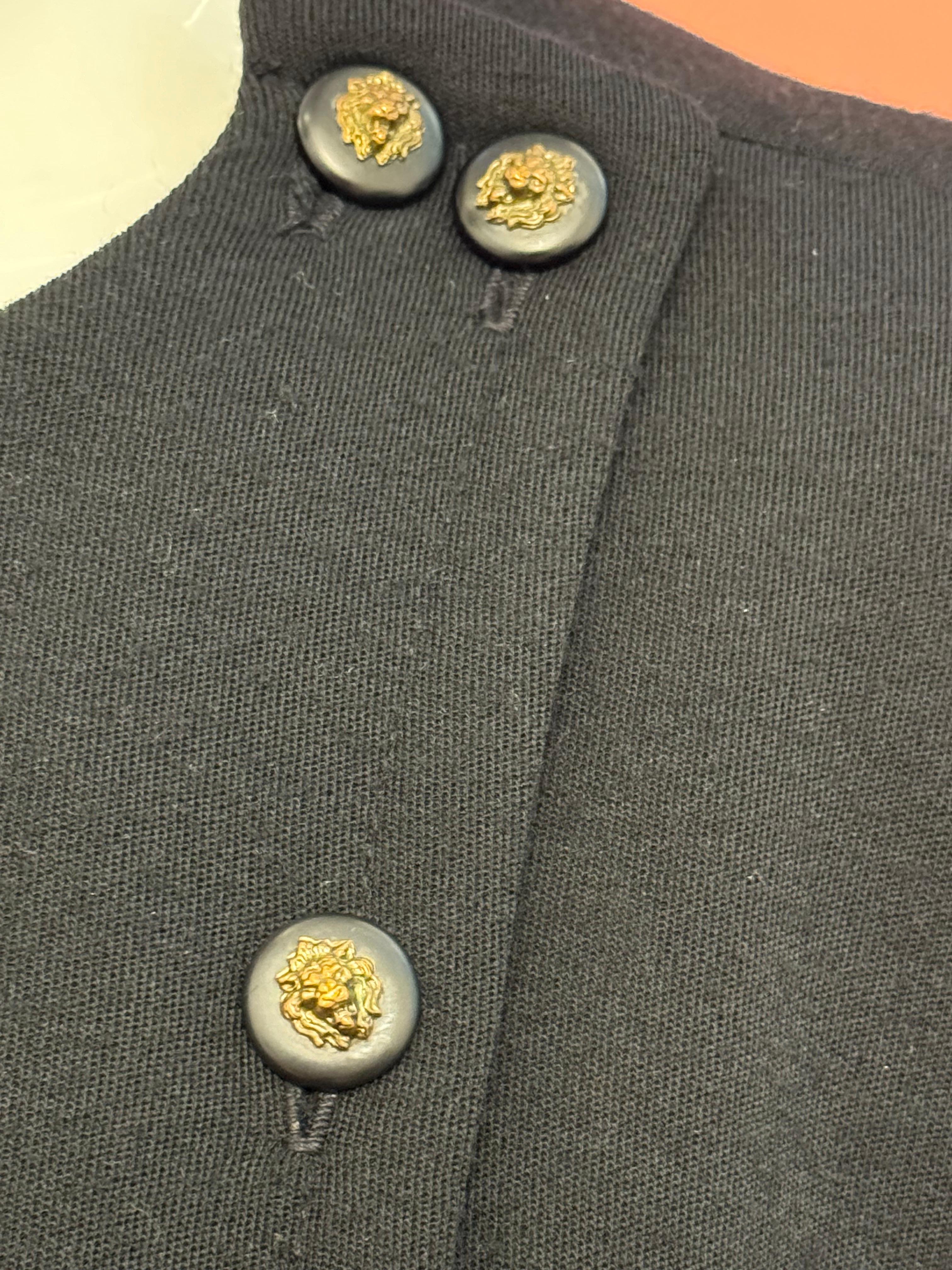 Chanel 1970's schwarzer Wolle Löwenknöpfe Kleid (Schwarz) im Angebot