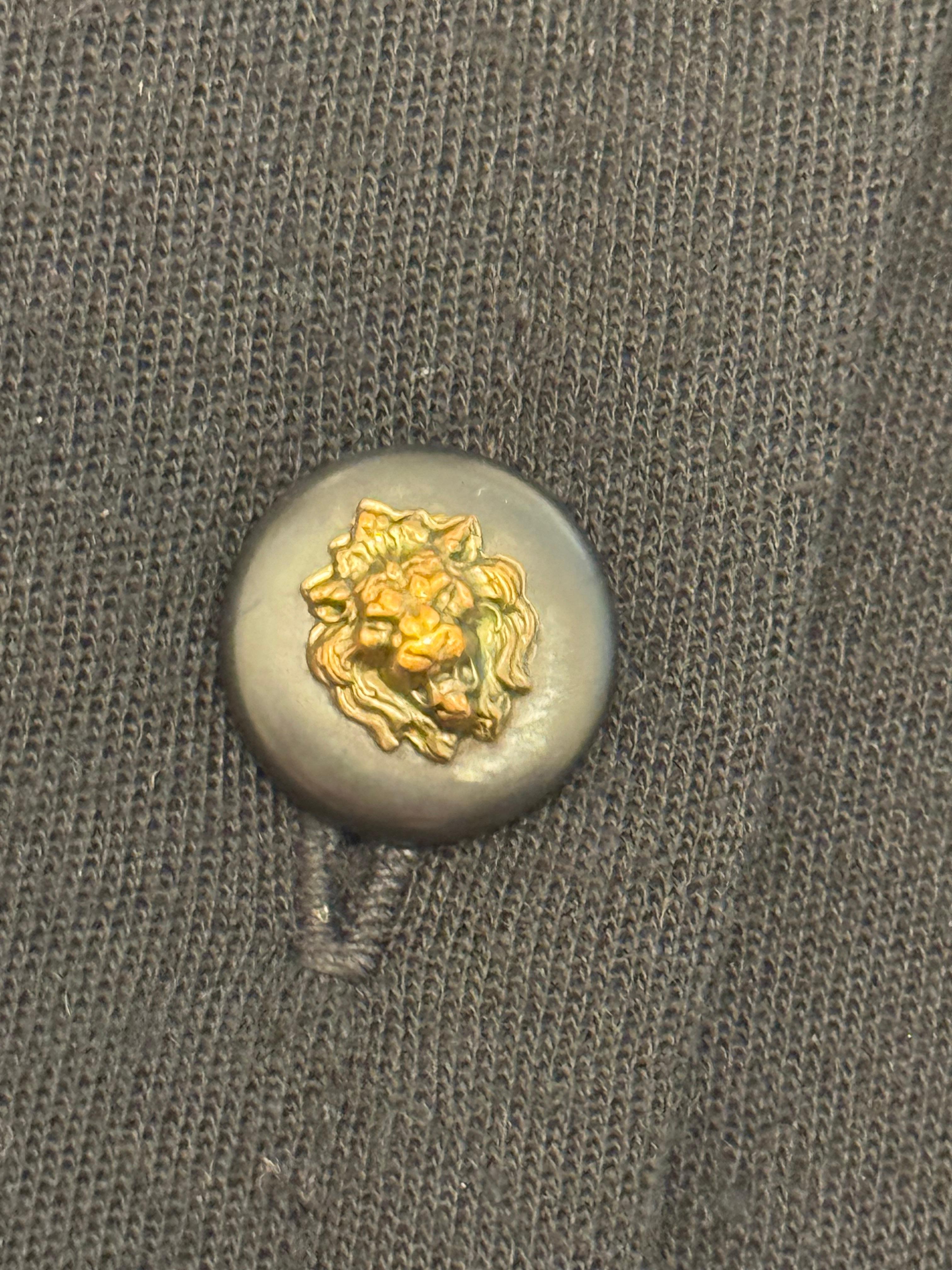 Chanel 1970's schwarzer Wolle Löwenknöpfe Kleid im Zustand „Gut“ im Angebot in PARIS, FR