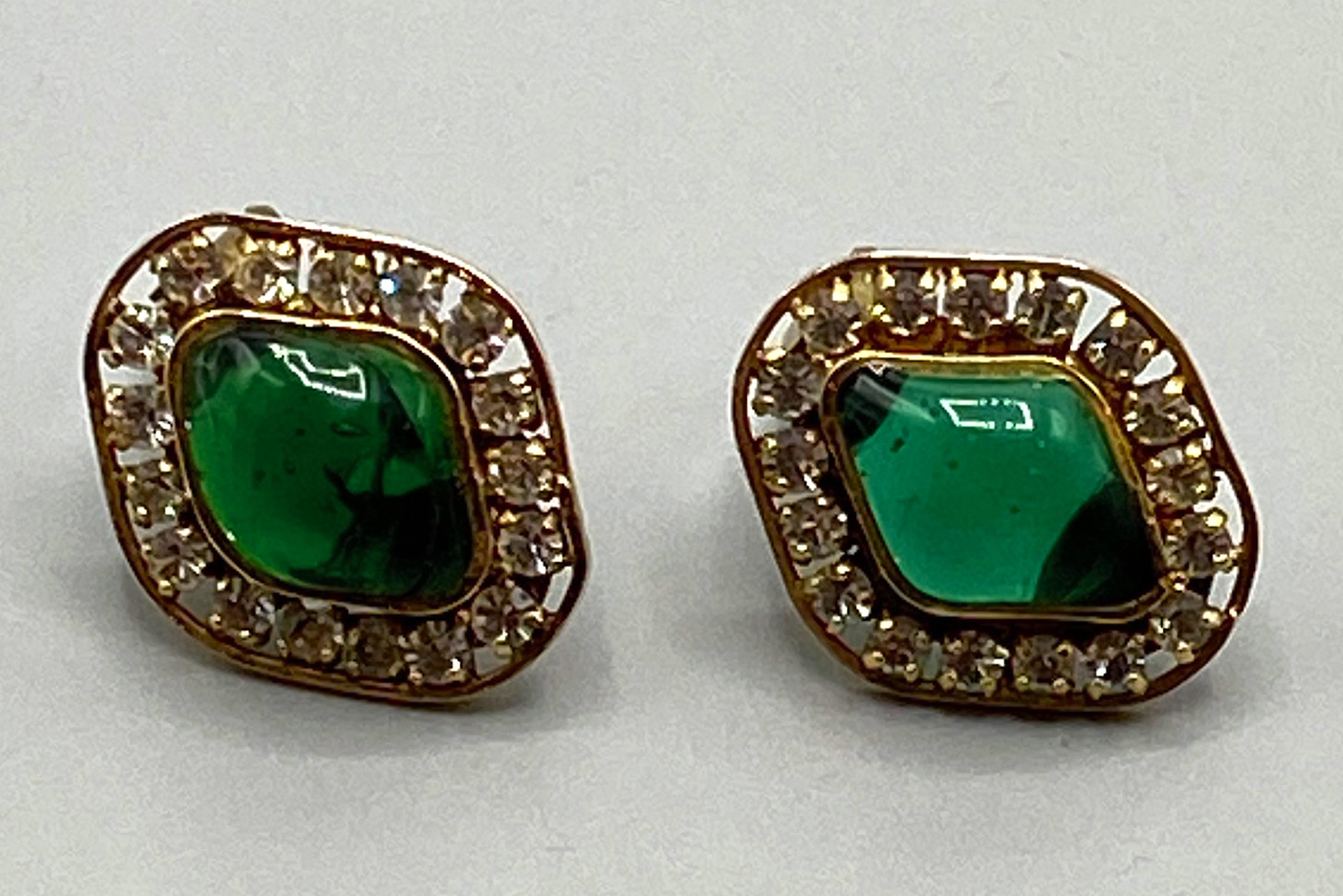 Orecchini Chanel 1970 in oro, strass e gripoix verde smeraldo in vendita 7